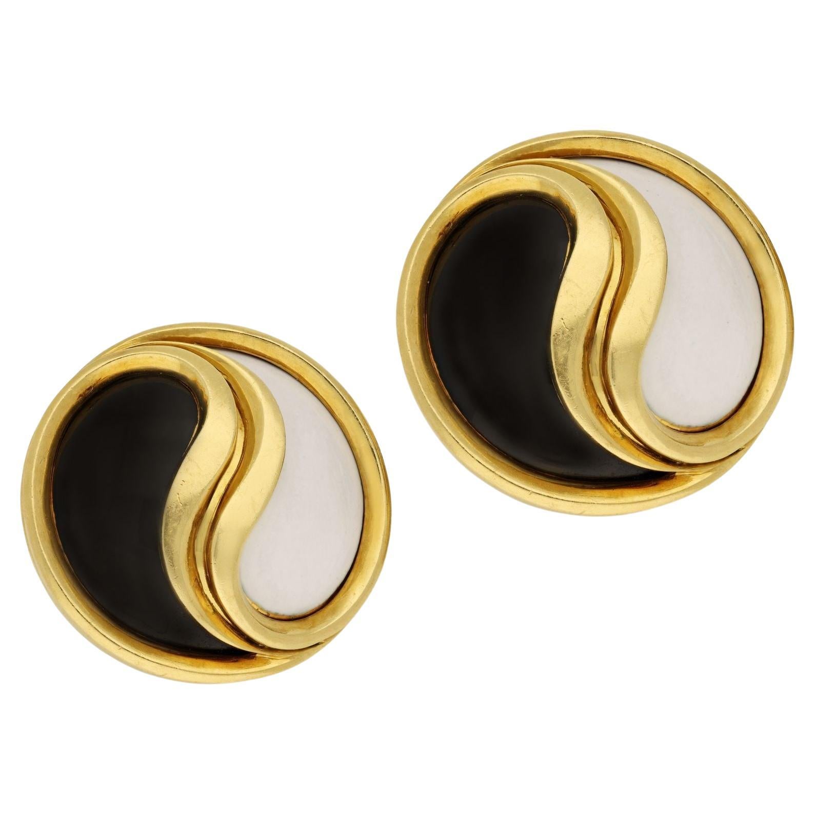 Cartier Pair of 18 Carat Gold and Enamel Yin and Yang Ear Clips, circa 1980 For Sale