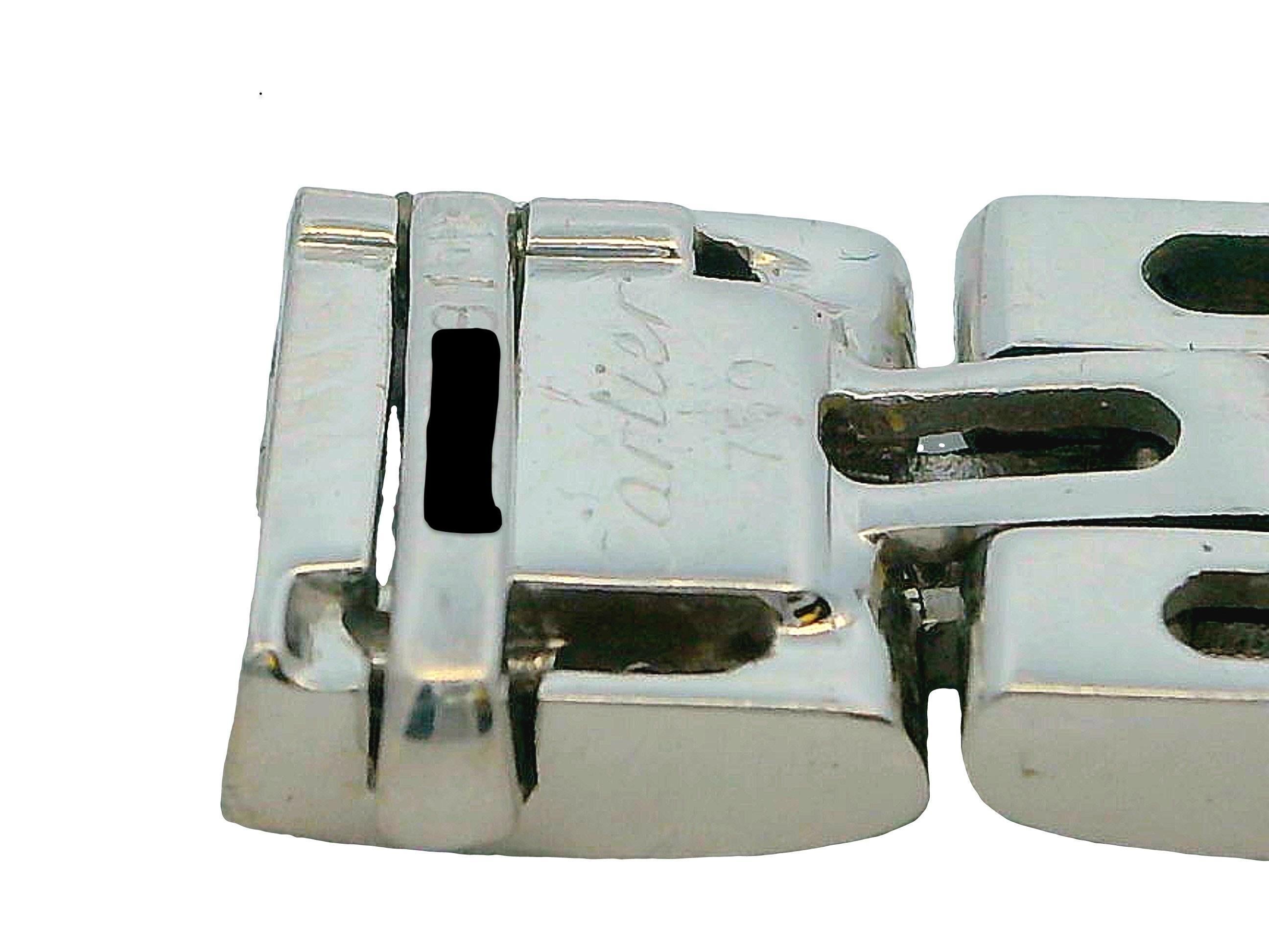 This stunning necklace embodies the essence of luxury and elegance, masterfully crafted by the prestigious brand Cartier in France in 1990. It is made from high-quality 18K gold, which adds a warm, rich hue to the overall piece.

What makes this