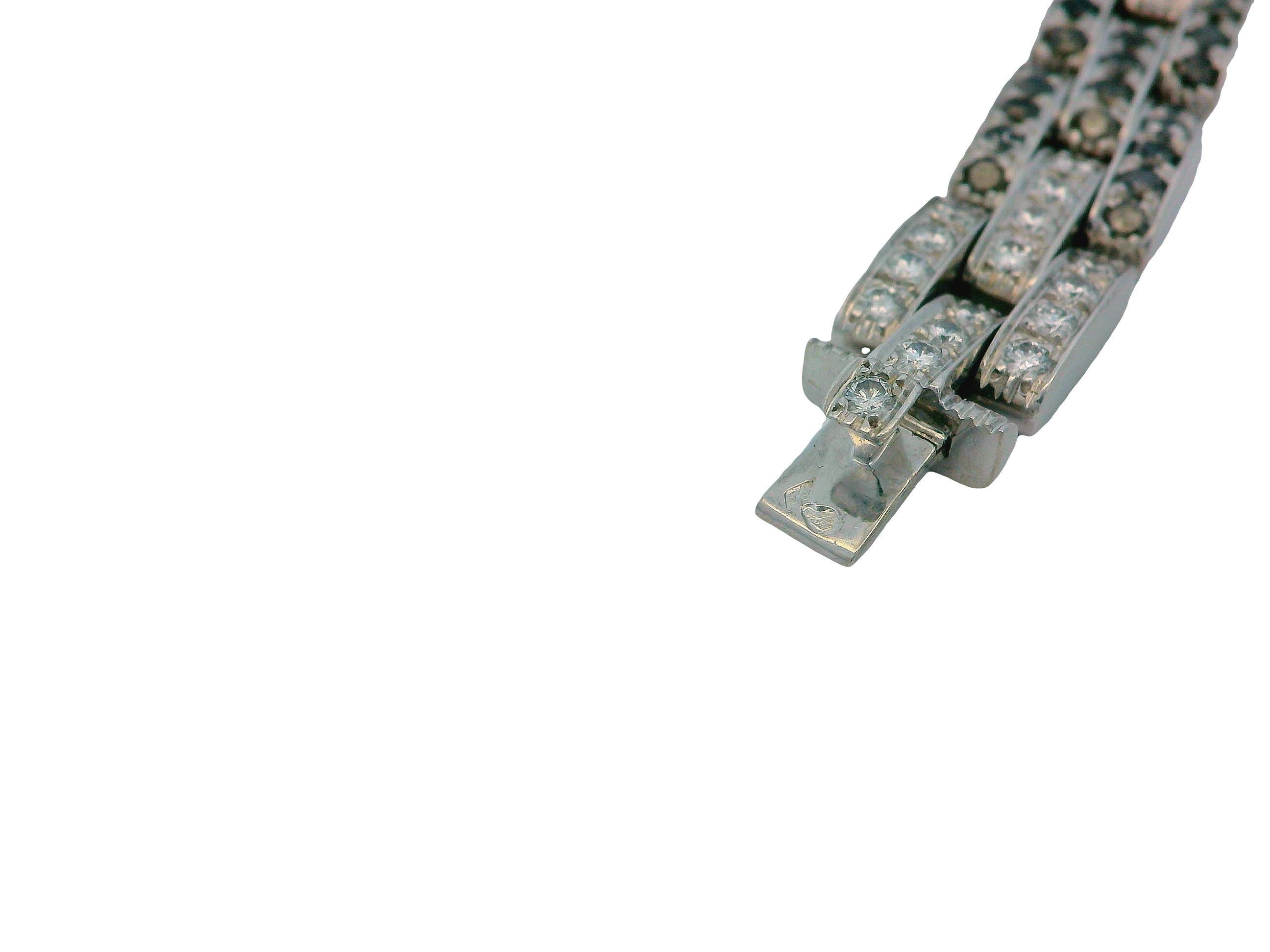 Taglio rotondo Cartier Panther Black & White Diamonds 18K White Gold Link Necklace in vendita