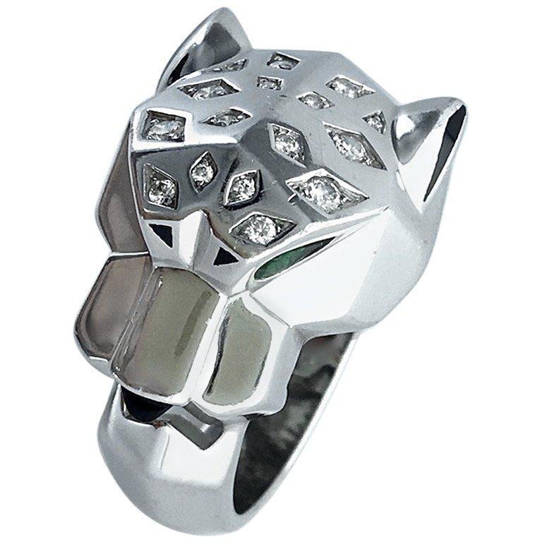Cartier Panther famous ring in white gold with diamond emerald eyes and onyx.

Gross weight: 25.46 grams.