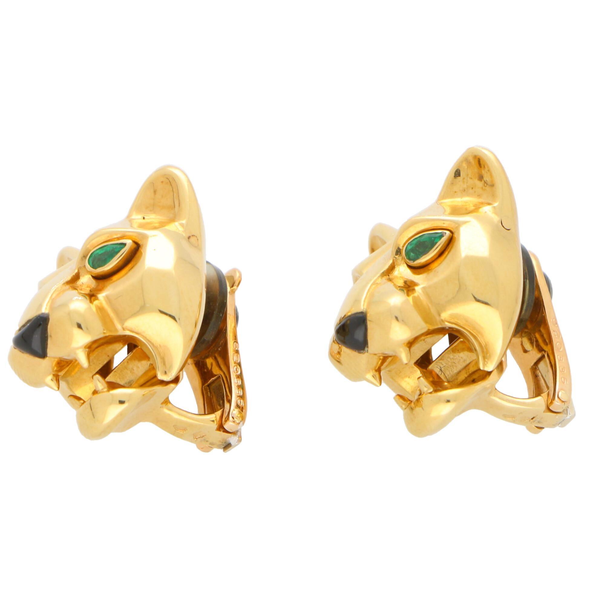 Cartier Ohrringe aus 18 Karat Gelbgold mit Pantherkopf und Smaragd und Onyx (Retro)