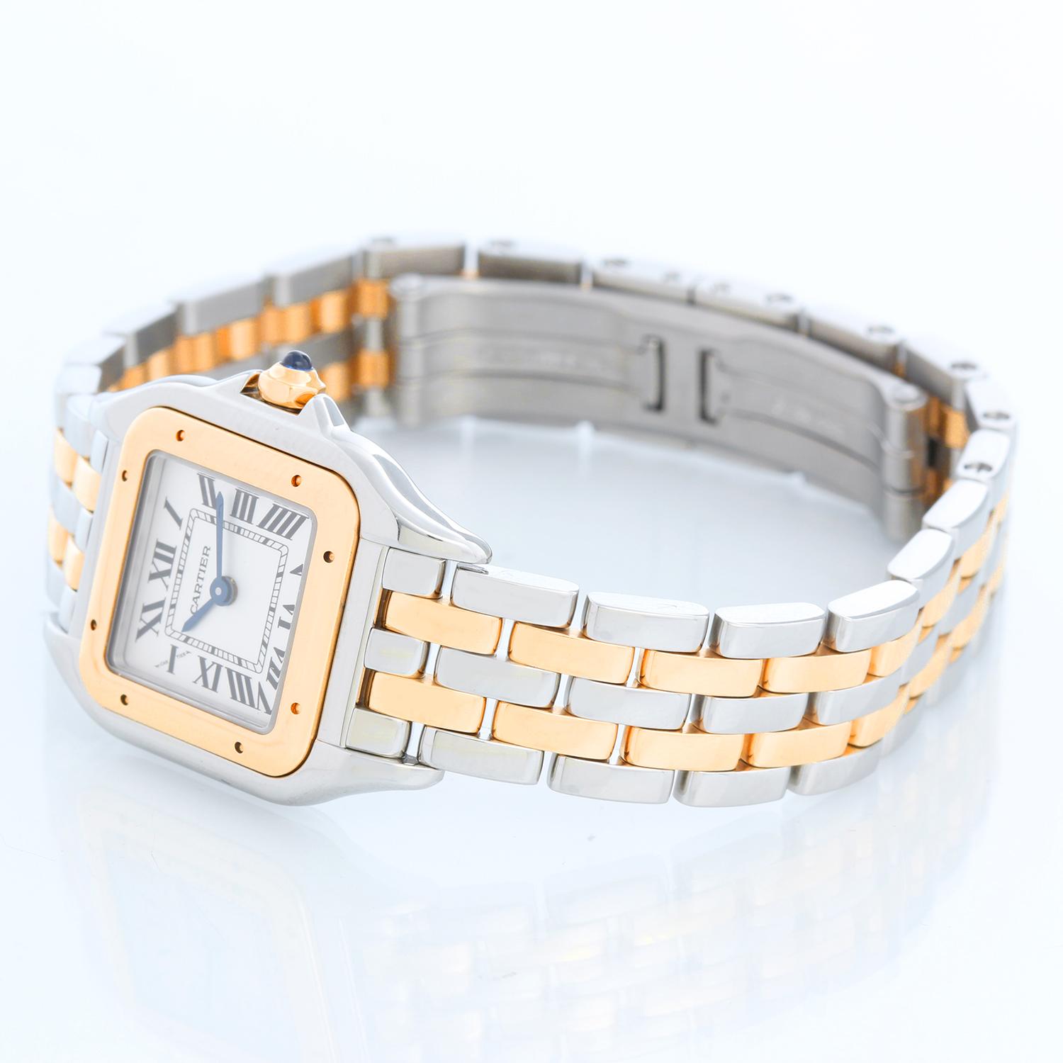 Cartier Panther Small 2-Tone Stahl & Gold Panthere Uhr 4023 - Quarz. Edelstahlgehäuse mit Lünette aus 18 Karat Gelbgold (22 mm x 30 mm). Weißes Zifferblatt mit schwarzen römischen Ziffern. Panthere-Armband aus Edelstahl mit 2-reihigen Gliedern aus