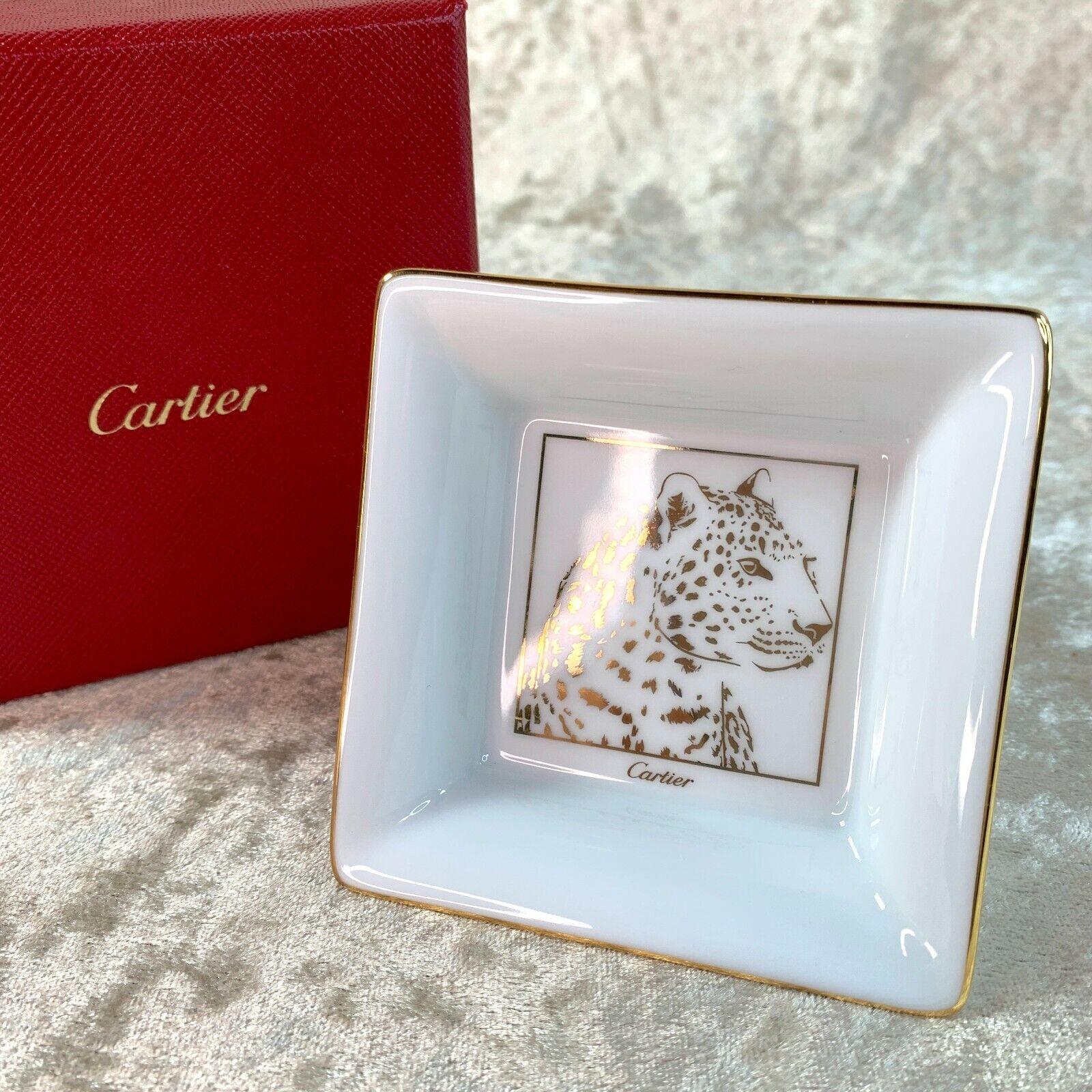 Cartier - Ensemble de briquet, cendrier et écharpe en soie Panthère  en vente 5