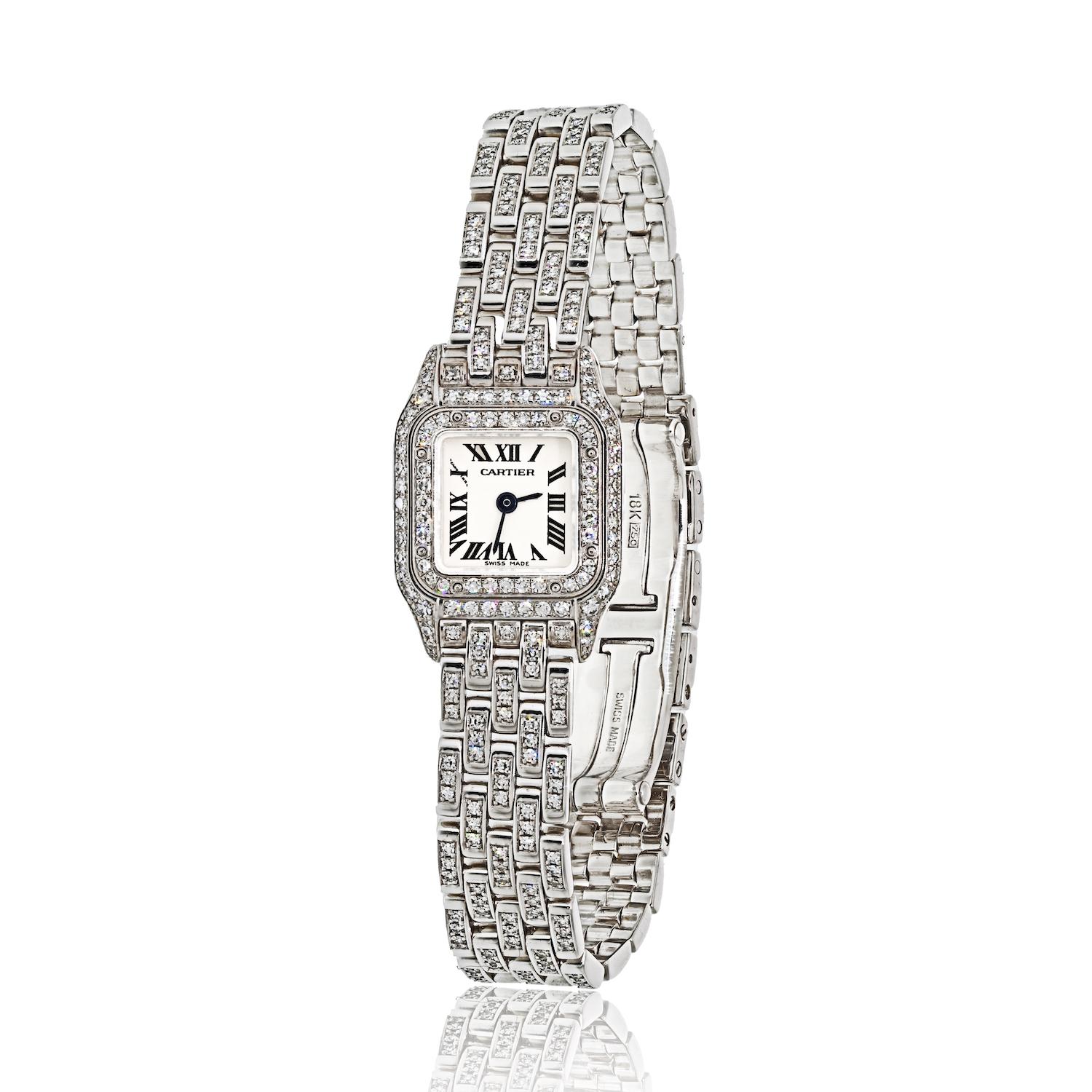 Laissez-vous séduire par l'allure intemporelle de la montre Cartier Panthère 2363 Mini pour femme, un chef-d'œuvre d'élégance et de sophistication. Ce garde-temps exquis est un symbole de luxe, méticuleusement fabriqué avec précision et orné de