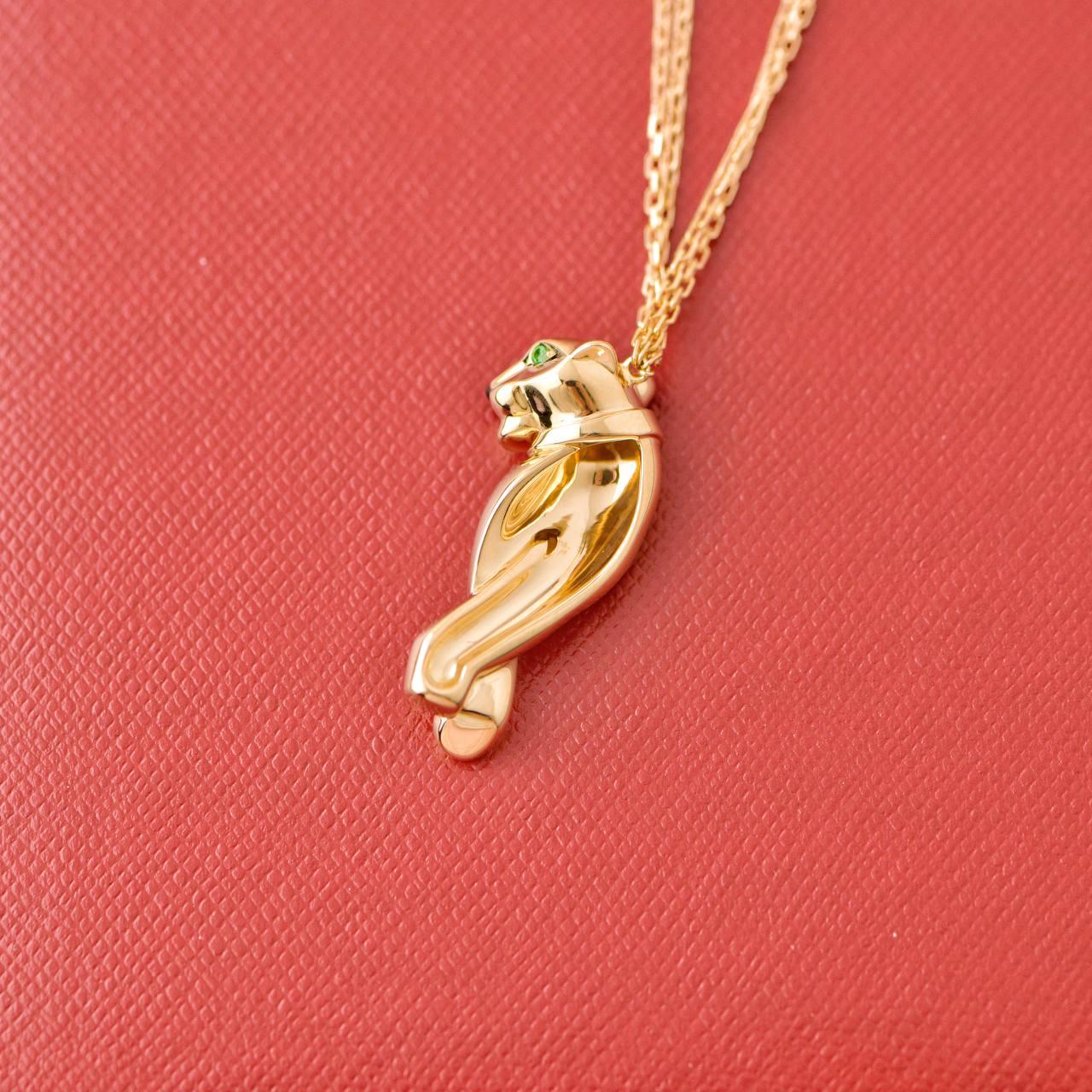 Cartier Panthère 18k Yellow Gold Tsavorite and Onyx Pendant Necklace In Excellent Condition In Banbury, GB