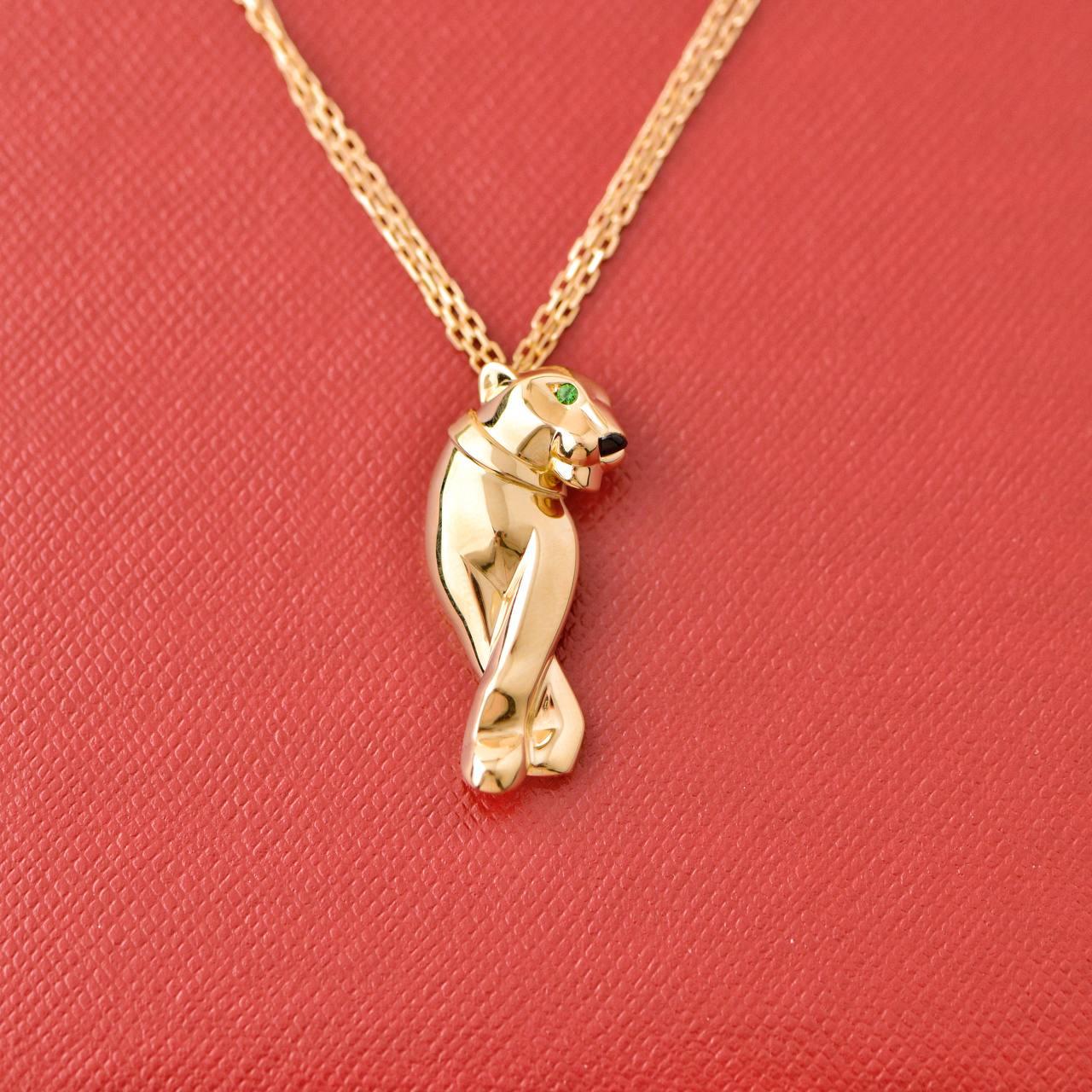Women's or Men's Cartier Panthère 18k Yellow Gold Tsavorite and Onyx Pendant Necklace