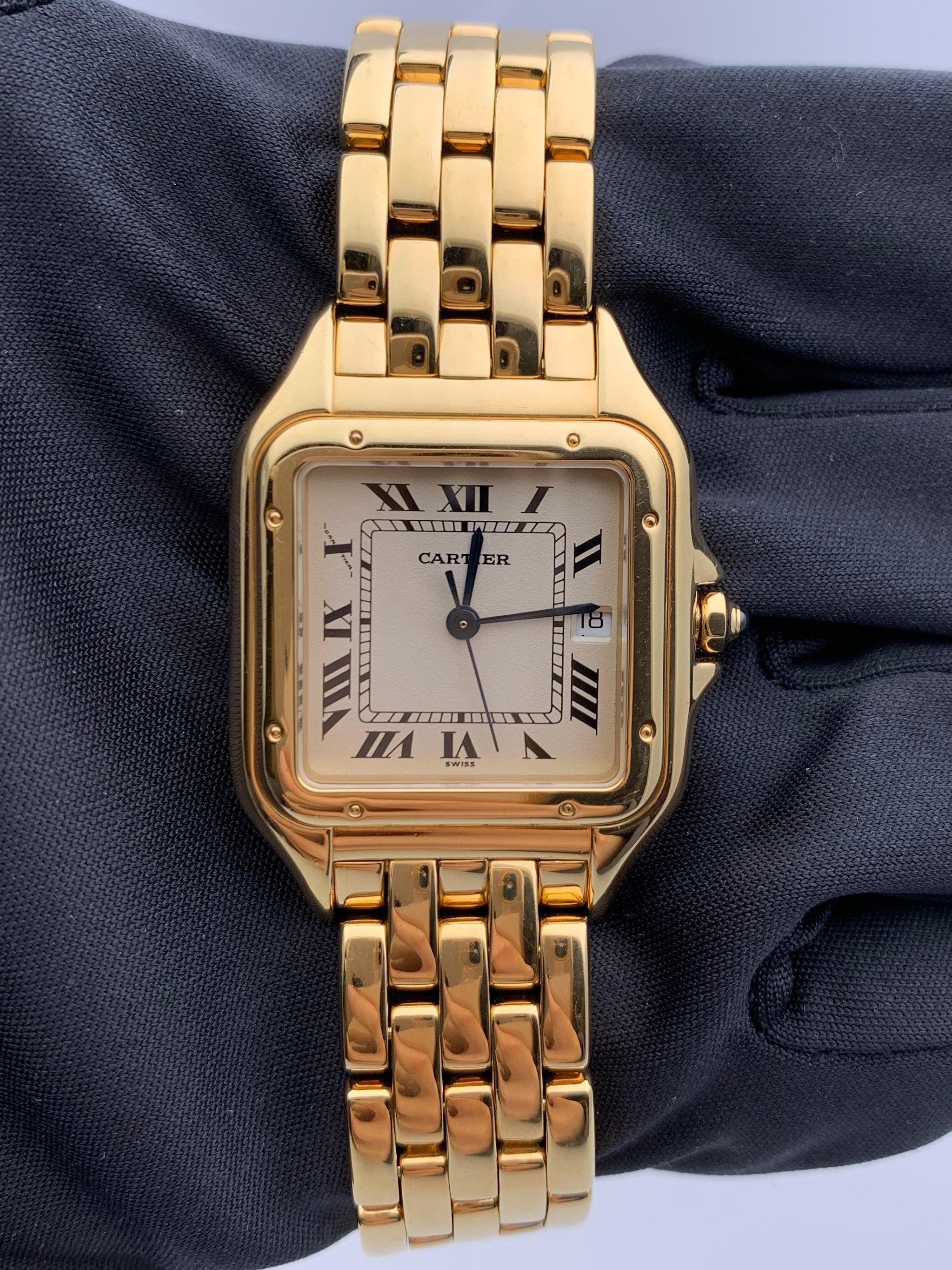 
Cartier Panthere 887968 men's Watch. 27mm 18k yellow case with 18k yellow gold Bezel. Off White dial with blue steel hands and black Roman numeral hour markers. Date display at the 3 o'clock position. Minute markers on the inner dial. 18k yellow