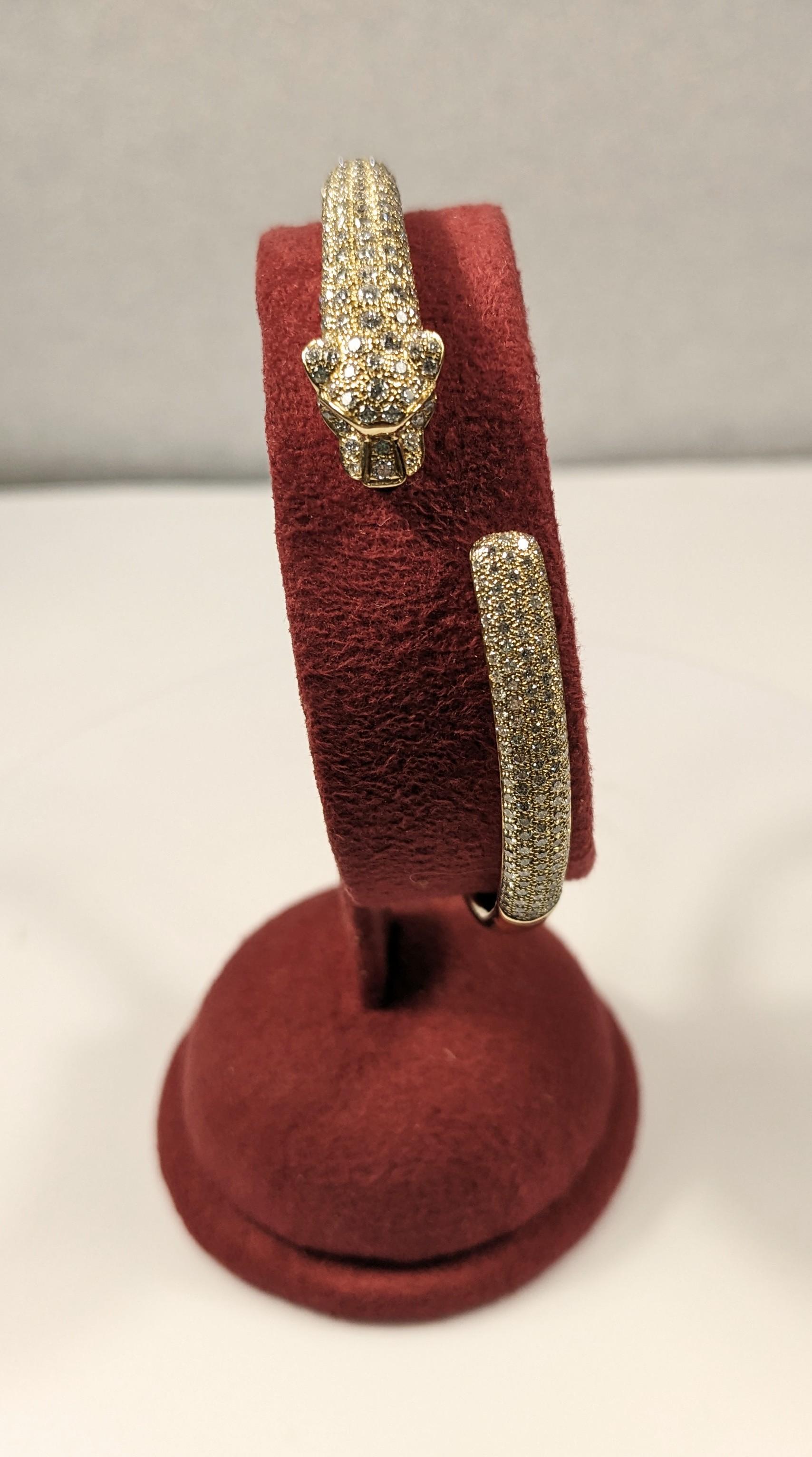Contemporain Cartier Bracelet panthère en 18 carats  Or, émeraude, onyx et diamants en vente