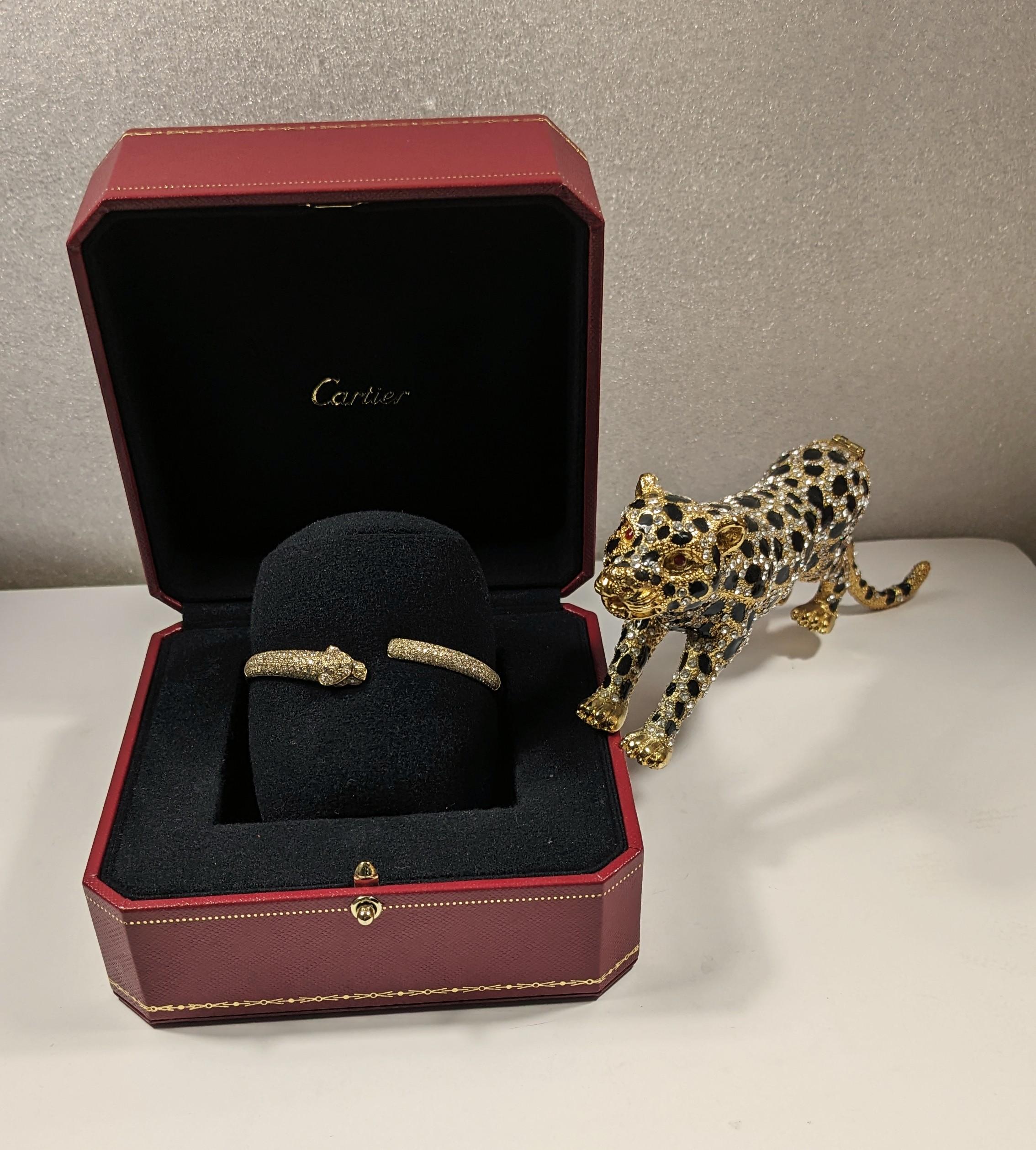Cartier Panther-Armband aus 18 Karat  Gold, Smaragd, Onyx und Diamanten mit Schachtel für Damen oder Herren im Angebot