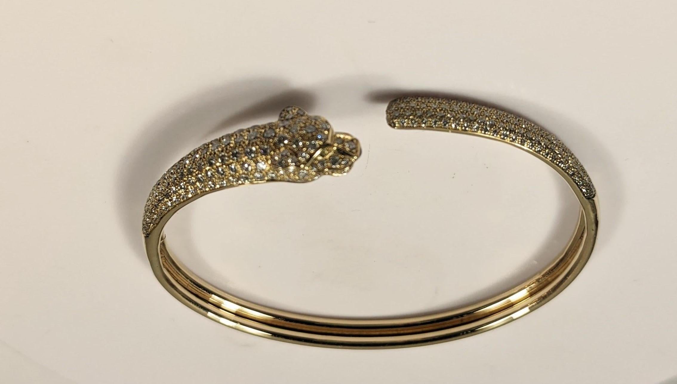 Cartier Panther-Armband aus 18 Karat  Gold, Smaragd, Onyx und Diamanten mit Schachtel im Angebot 2