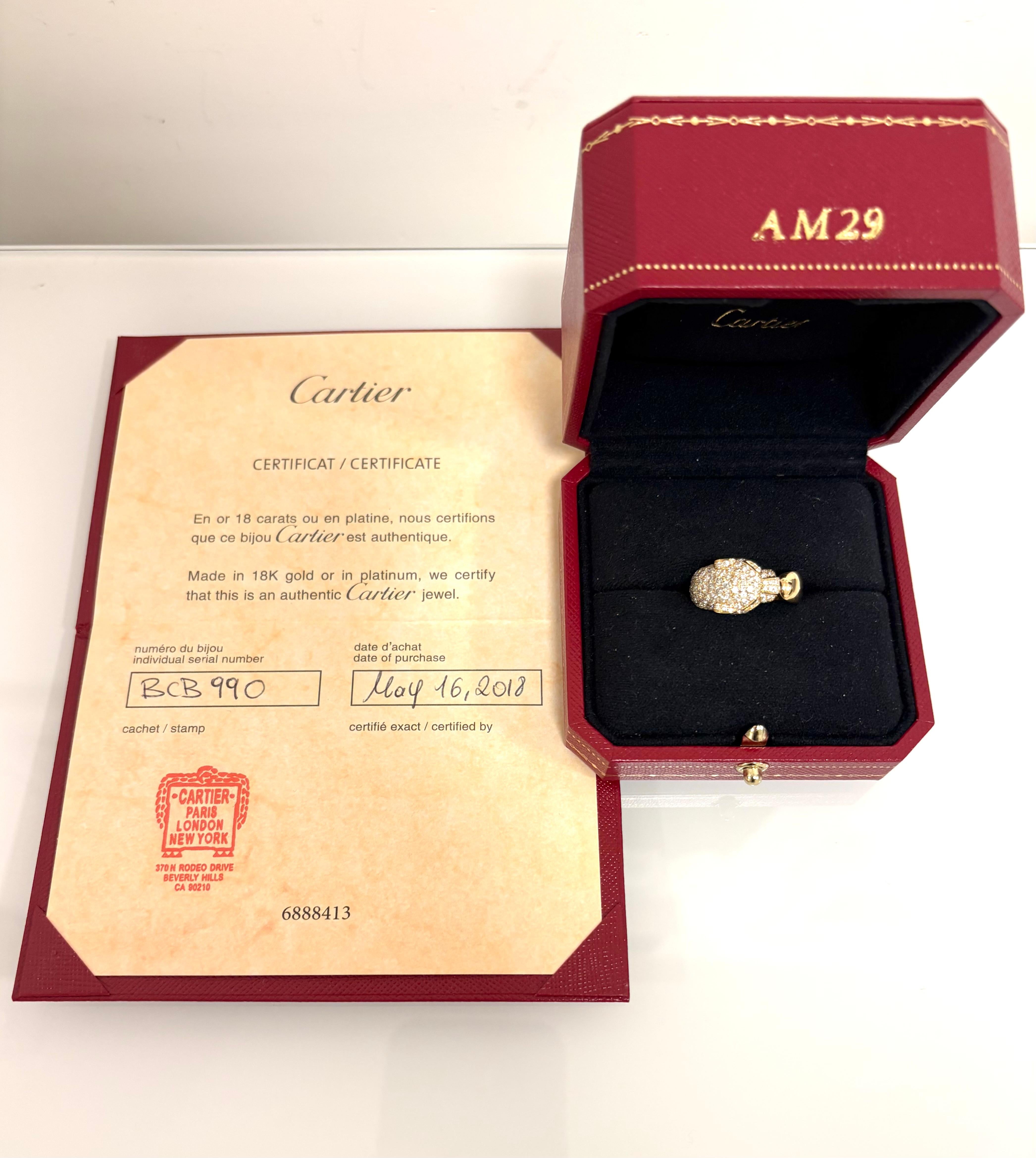 Ring made of 18 kt. yellow gold with diamonds, emeralds and onyx signed Cartier.
This beautiful piece belongs to the PANTHERE DE CARTIER collection.
The figure depicted is a panther with its head covered in brilliant-cut diamonds.
The eyes are made