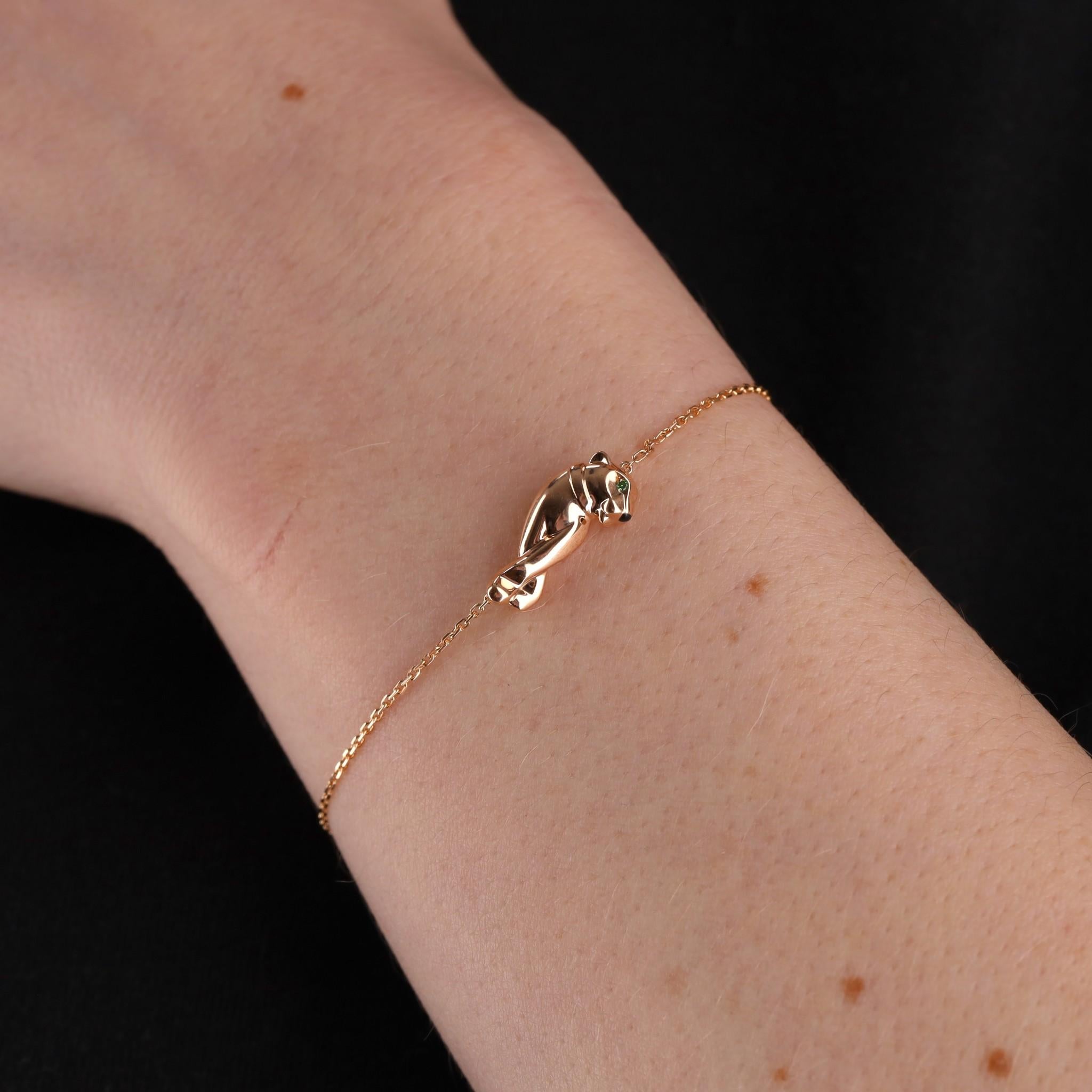 Cartier Panthere De Cartier Armband aus 18 Karat Roségold

Aus der Cartier Timeless Panther Collection stammt dieses aus 18 Karat Roségold gefertigte Stück.

Ikonischer Panther-Charme mit funkelnden grünen Tsavorit-Augen und schwarzer