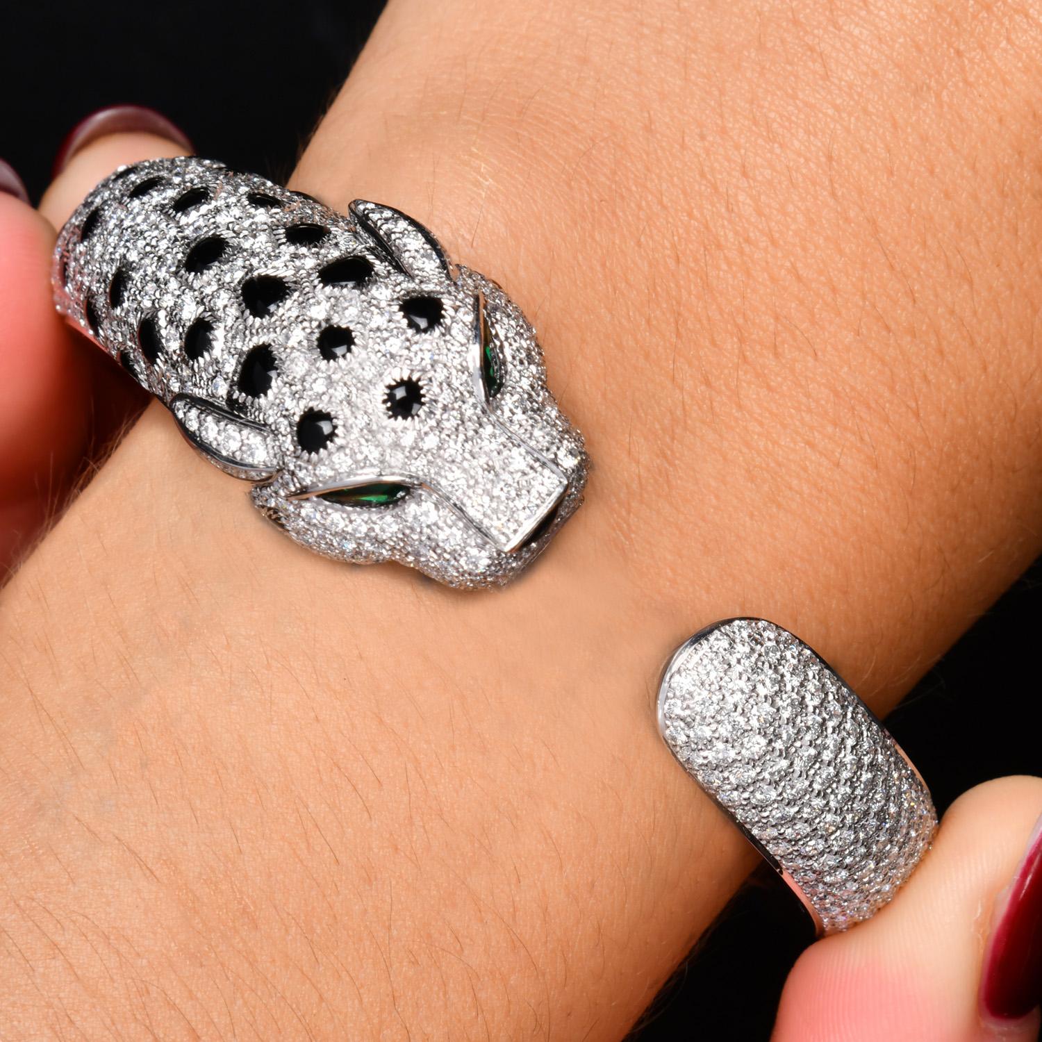 CARTIER Panthère de Cartier Platinum Diamond Emerald Onyx Bracelet en vente 5