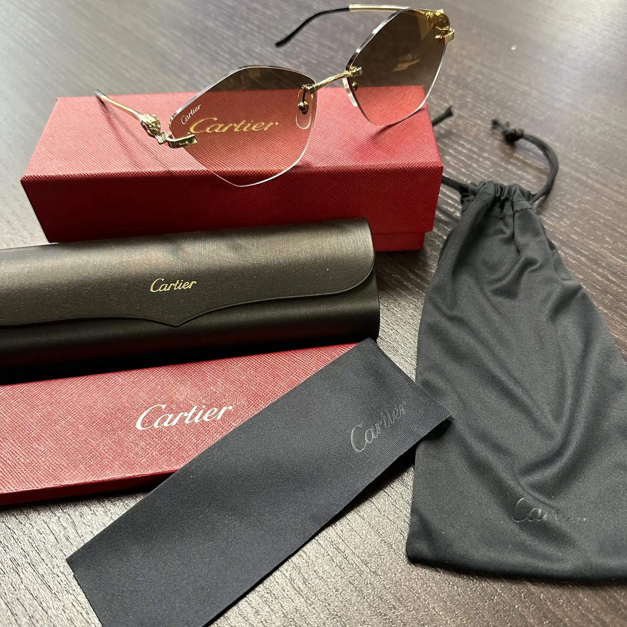 Cartier Panthere De Cartier Randlose Metall Golden Finish Cat Eye Form Sonnenbrille im Angebot 1