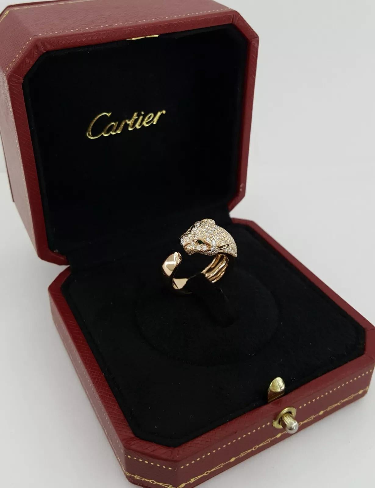 Taglio rotondo Anello Cartier Panthère de Cartier in oro rosa 18 carati  Anello con diamanti e smeraldi in vendita