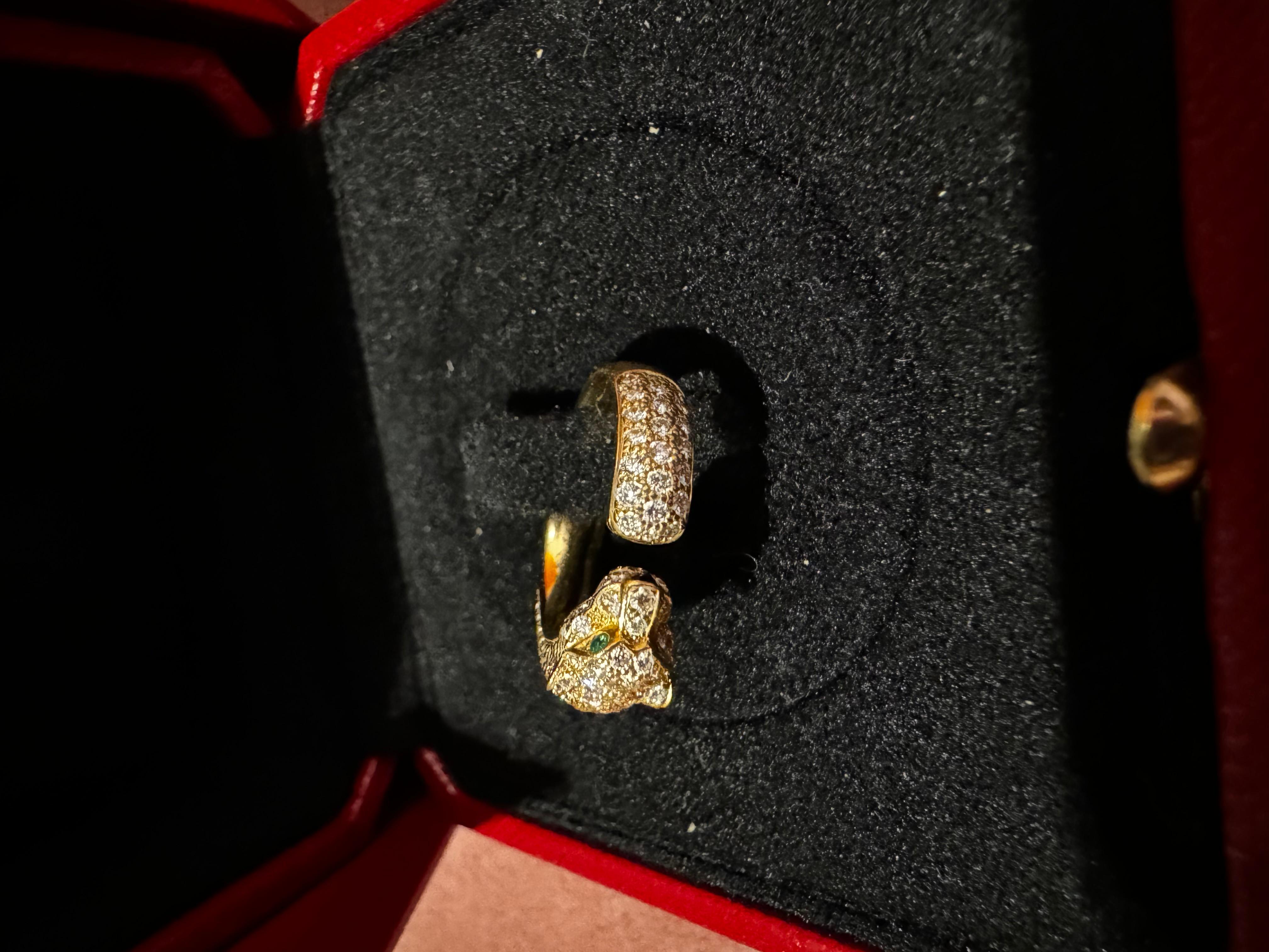 Cartier Panthère de Cartier Ring, Gelbgold Onyx mit 2 Smaragden (Zeitgenössisch) im Angebot