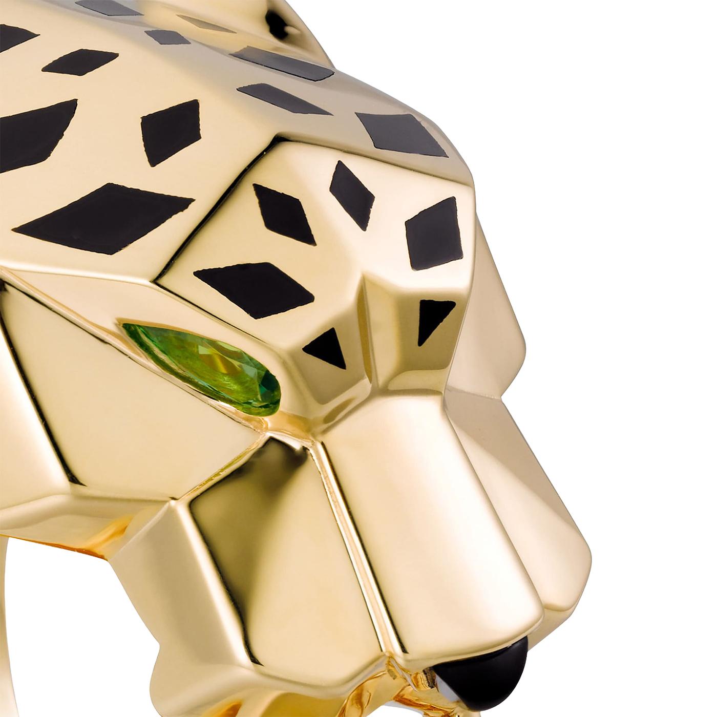The panther, the symbolic animal of Cartier, made its first appearance in the Maison's collections in 1914. Louis Cartier was the first to tame the mythic animal, and his colleague Jeanne Toussaint turned it into a legend. The panther can be fierce,