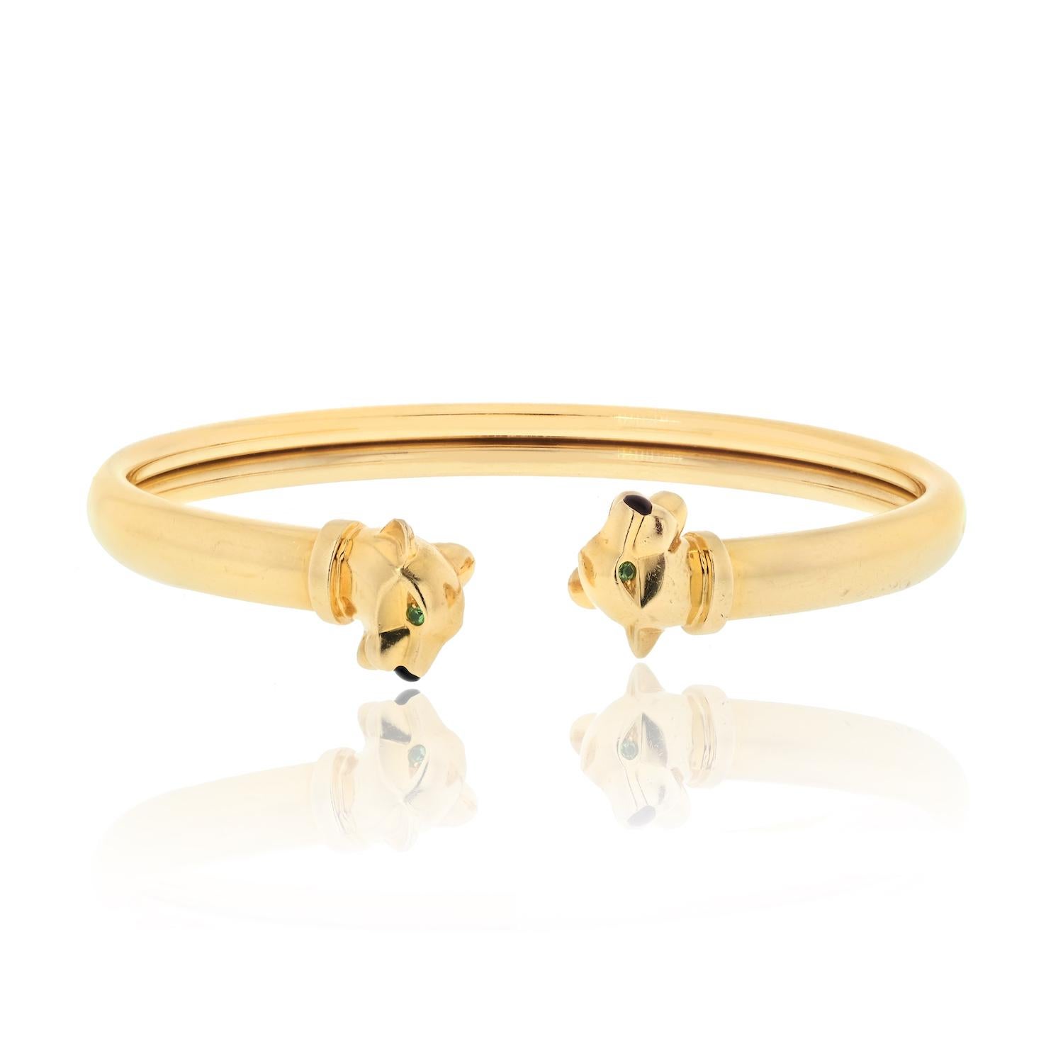 Entdecken Sie die zeitlose Anziehungskraft des Panthère de Cartier Tsavorite Onyx 18K Yellow Gold Open Cuff Bracelet von Cartier. 

Dieses exquisite Juwel ist ein Zeugnis für die unvergleichliche Kunstfertigkeit und das bleibende Erbe von Cartier.