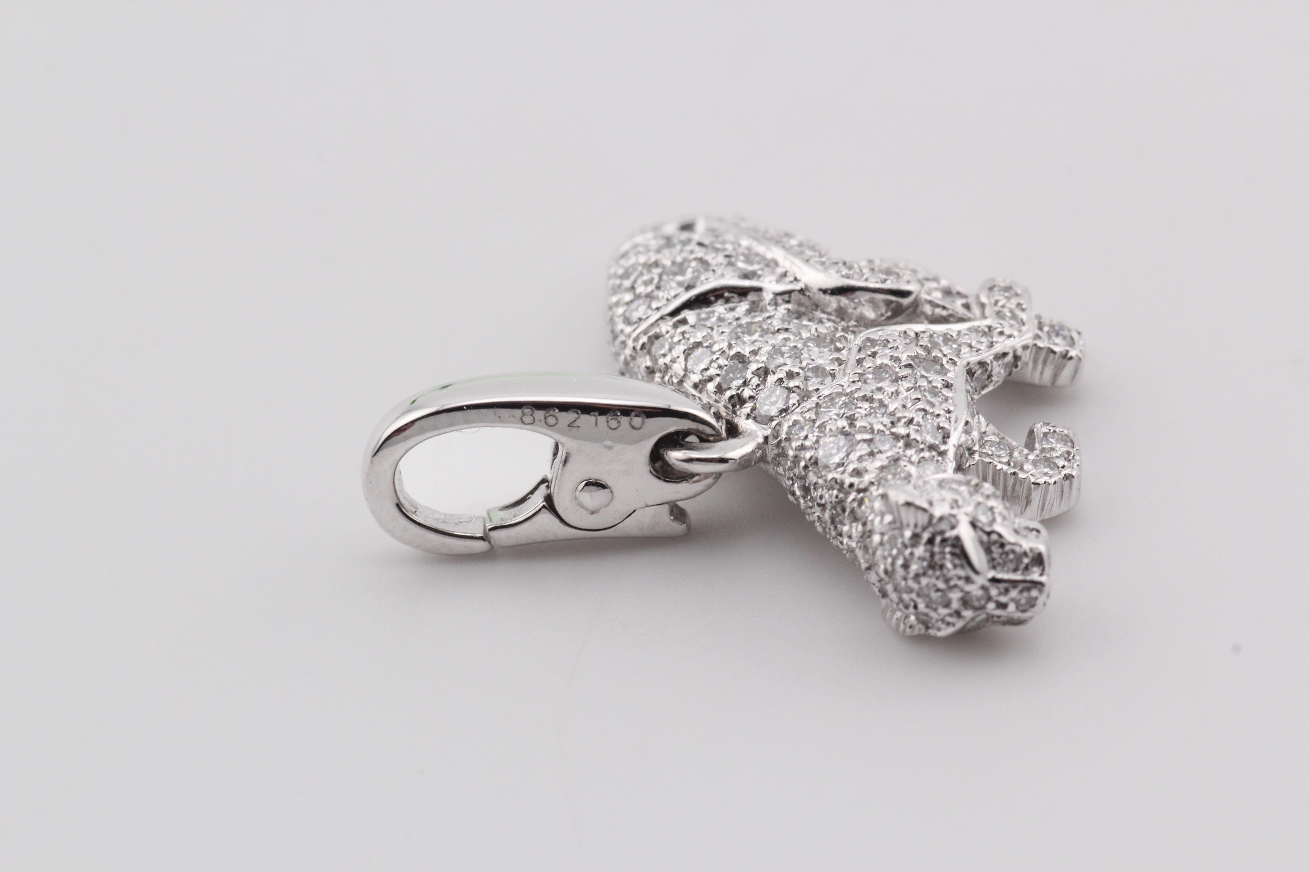 Taglio brillante Ciondolo charme Cartier Panthere Diamond in oro bianco 18 carati in vendita