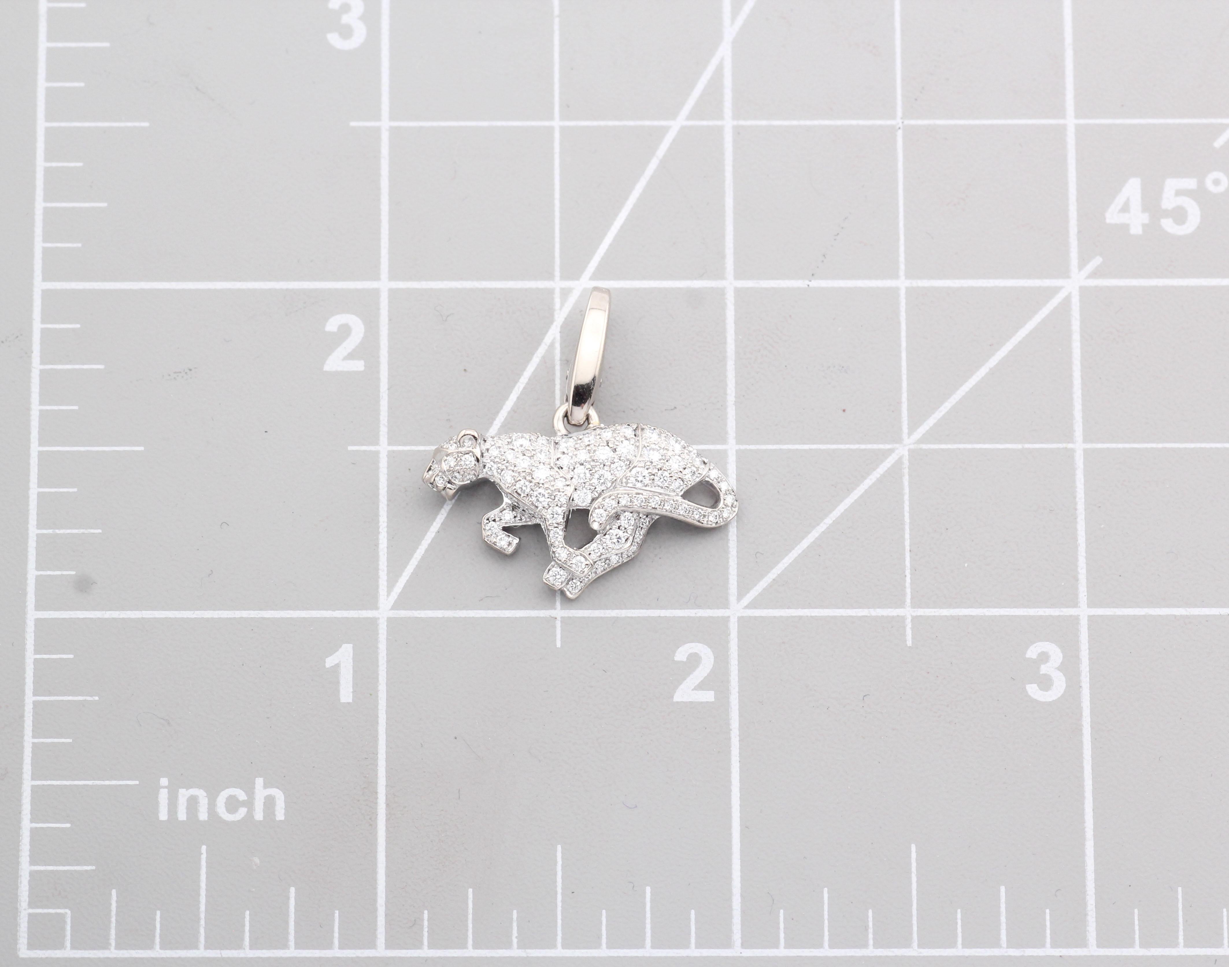 Ciondolo charme Cartier Panthere Diamond in oro bianco 18 carati in vendita 4