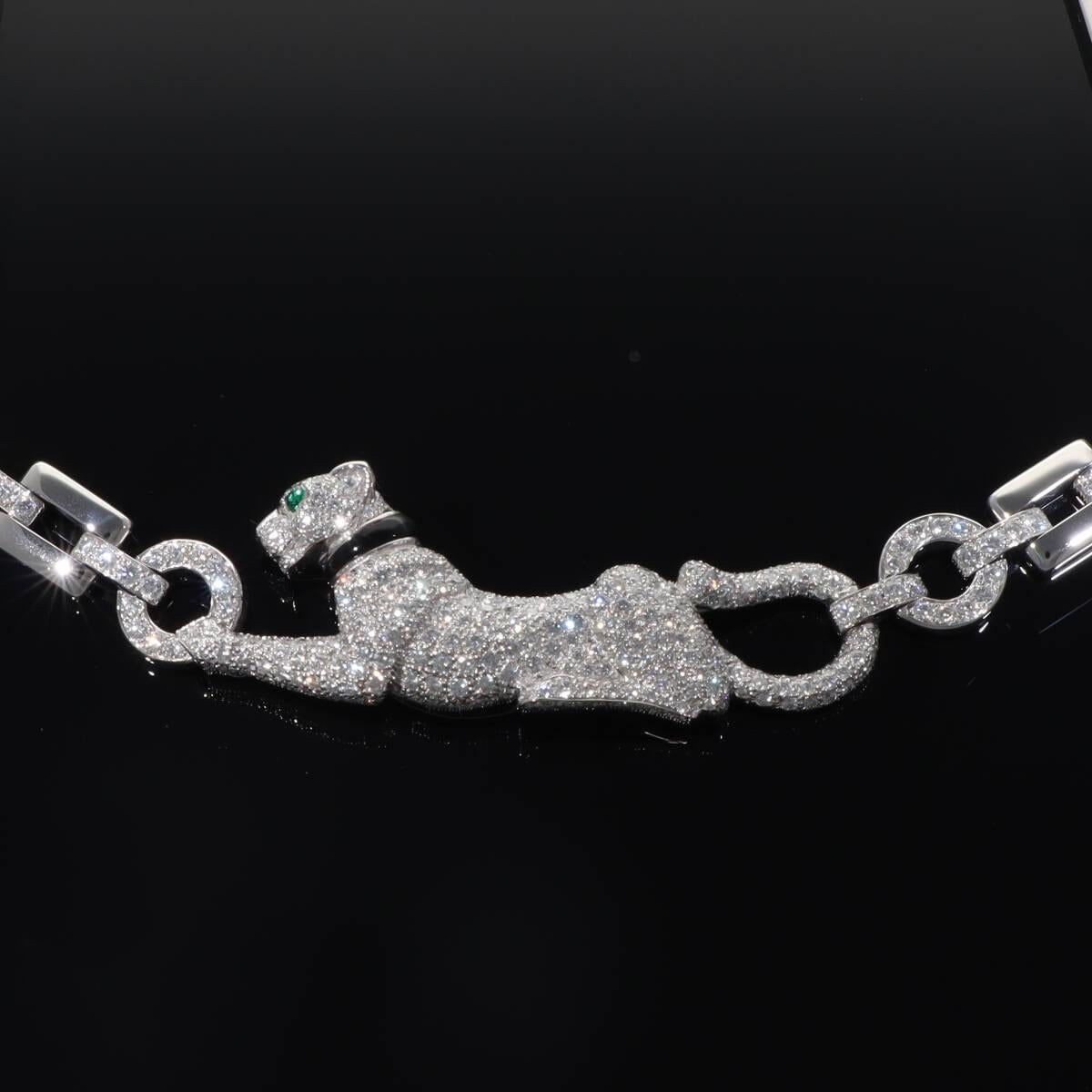 Cartier Halskette aus 18 Karat Weißgold mit Panthere-Diamant, Smaragd und Onyx im Angebot 8