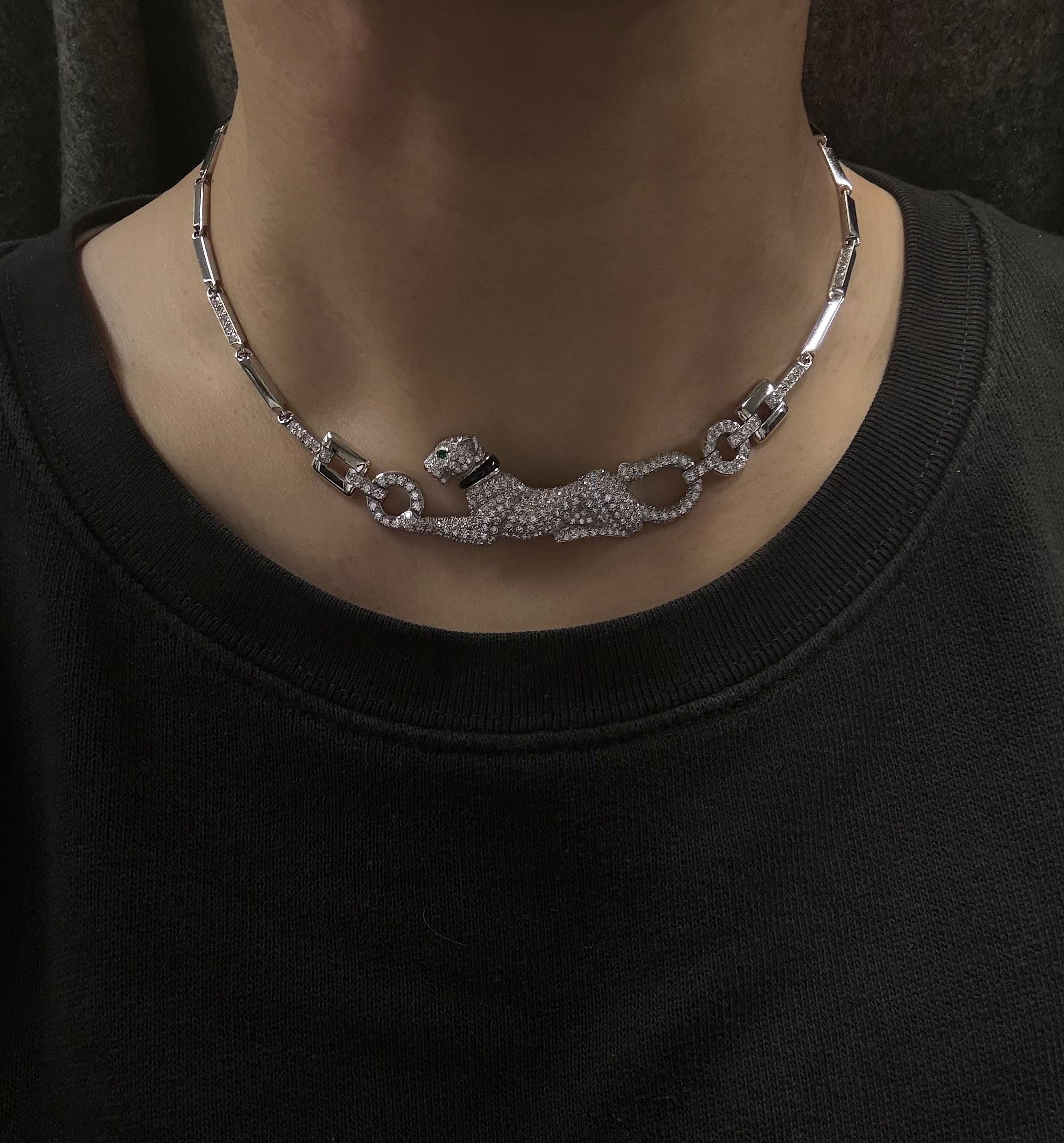 Cartier Halskette aus 18 Karat Weißgold mit Panthere-Diamant, Smaragd und Onyx im Angebot 9