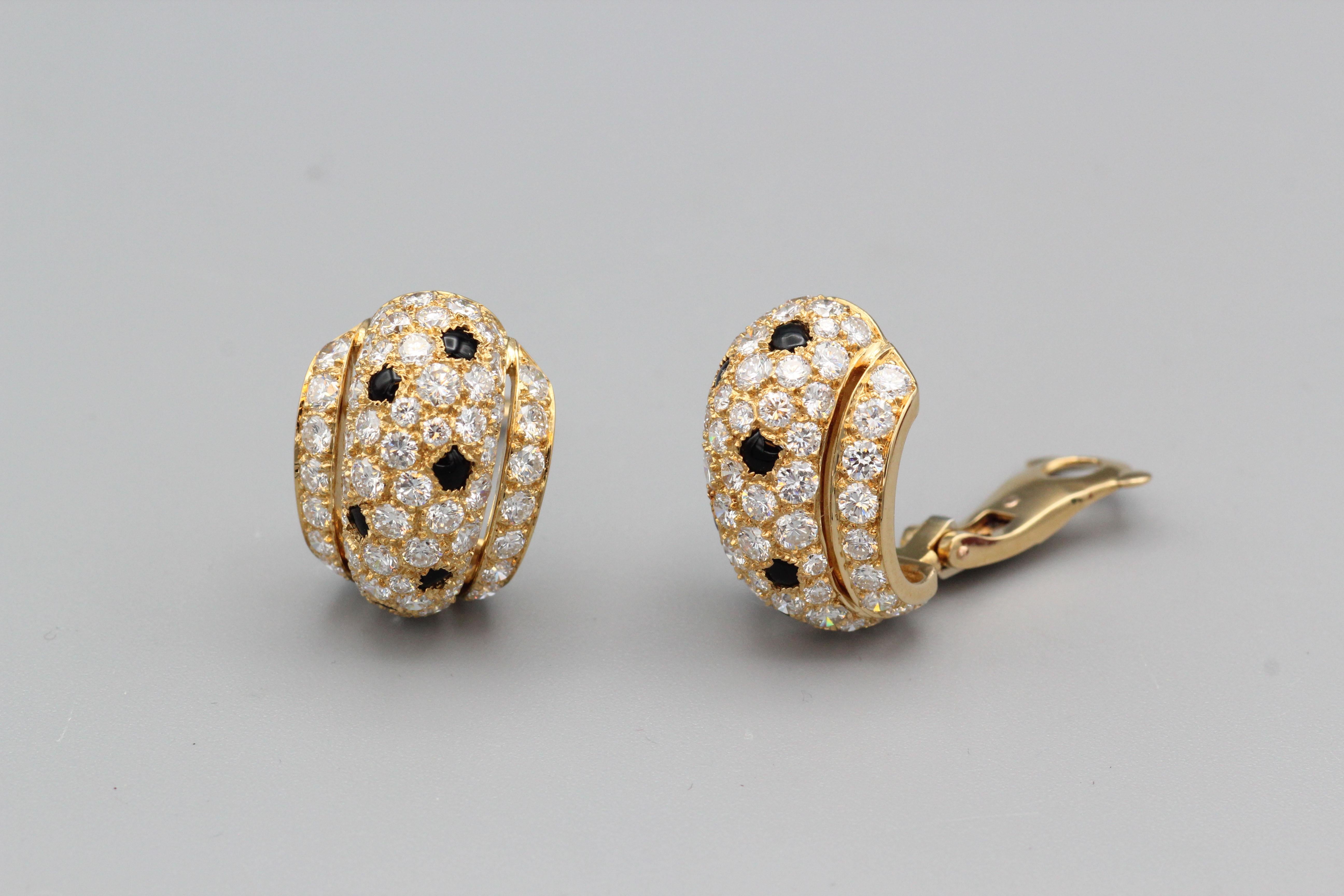 Cartier Panthere Diamond, Onyx 18 Karat Gold Earrings In Excellent Condition In New York, NY
