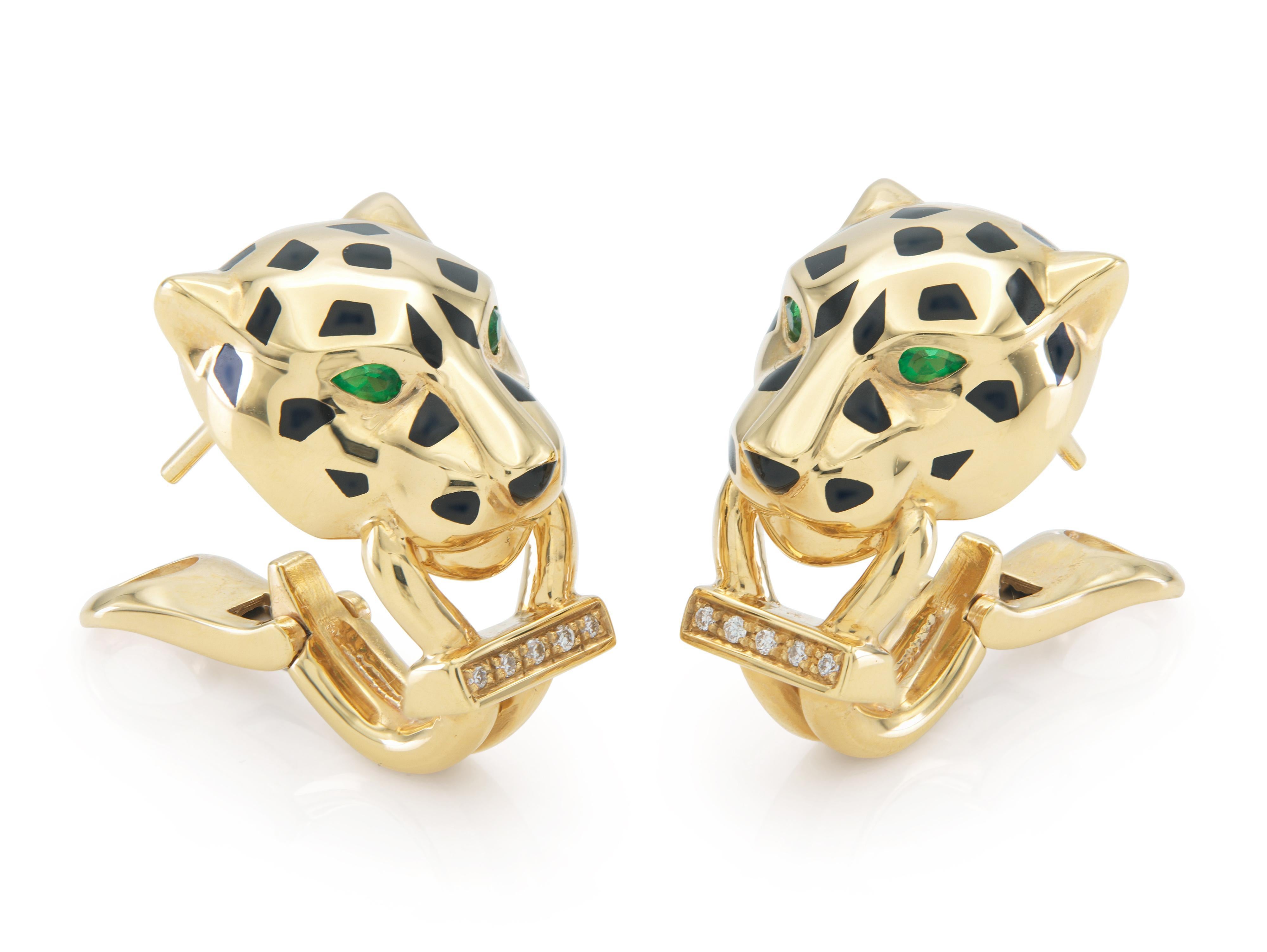 Finemente realizzato in oro giallo 18 carati e lacca nera con Tsavorites per gli occhi e diamanti rotondi taglio brillante.
Firmato da Cartier