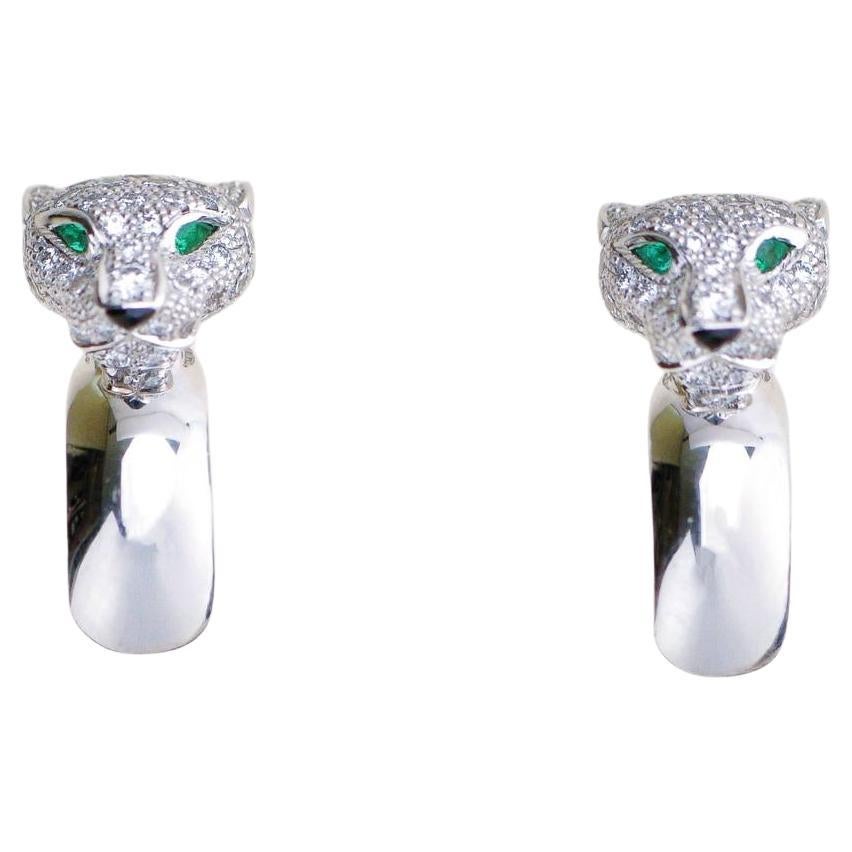 Orecchini a cerchio Cartier Panthère con diamante smeraldo in oro bianco 18 carati in vendita