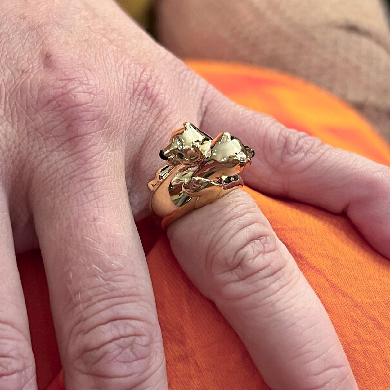 Femenino o masculino Anillo CARTIER Panthere Oro Esmeralda Ónice Negro en venta