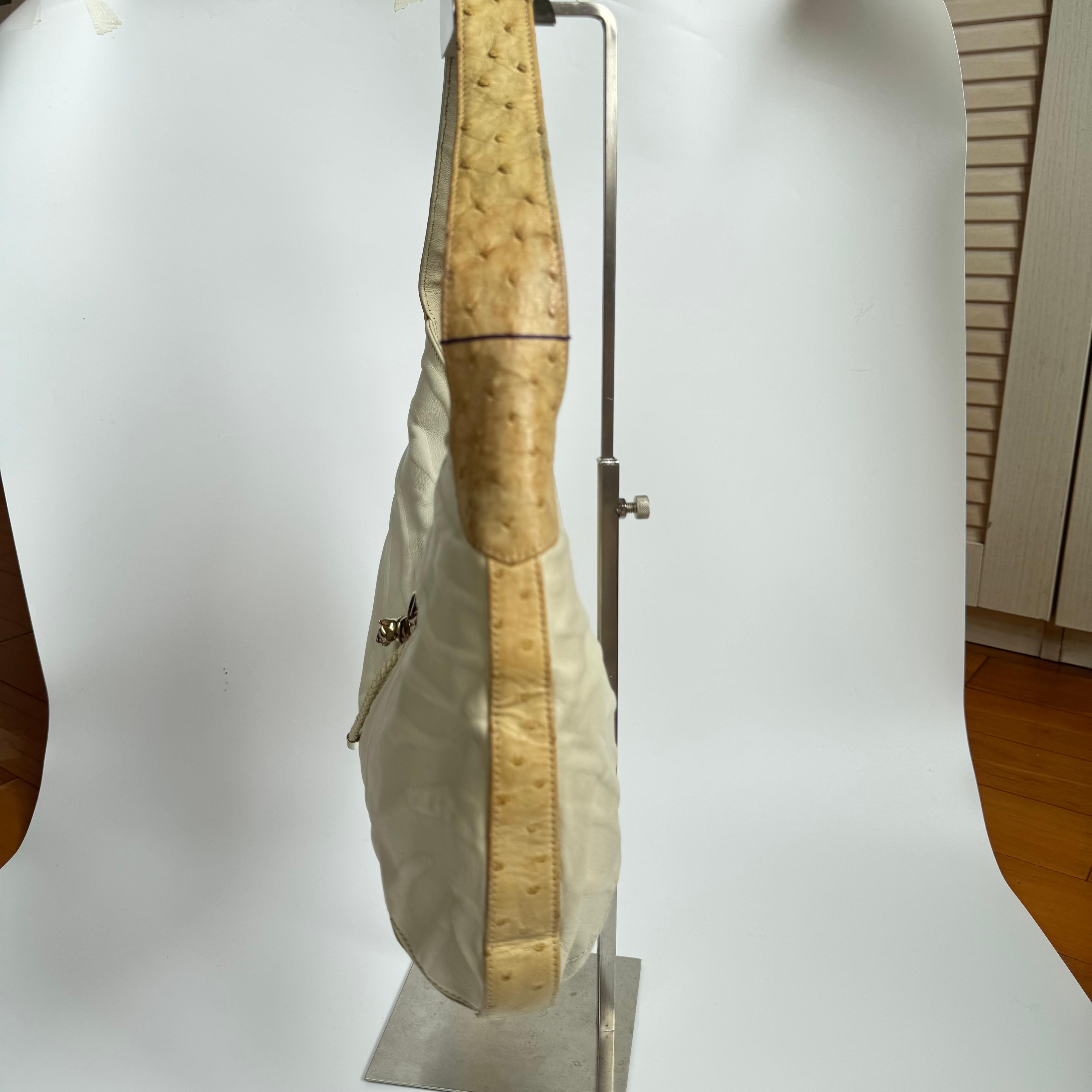 Cartier Panthere Hobo Borsa a tracolla Crema Pelle Bianca Hardware Oro In condizioni buone in vendita a AUBERVILLIERS, FR