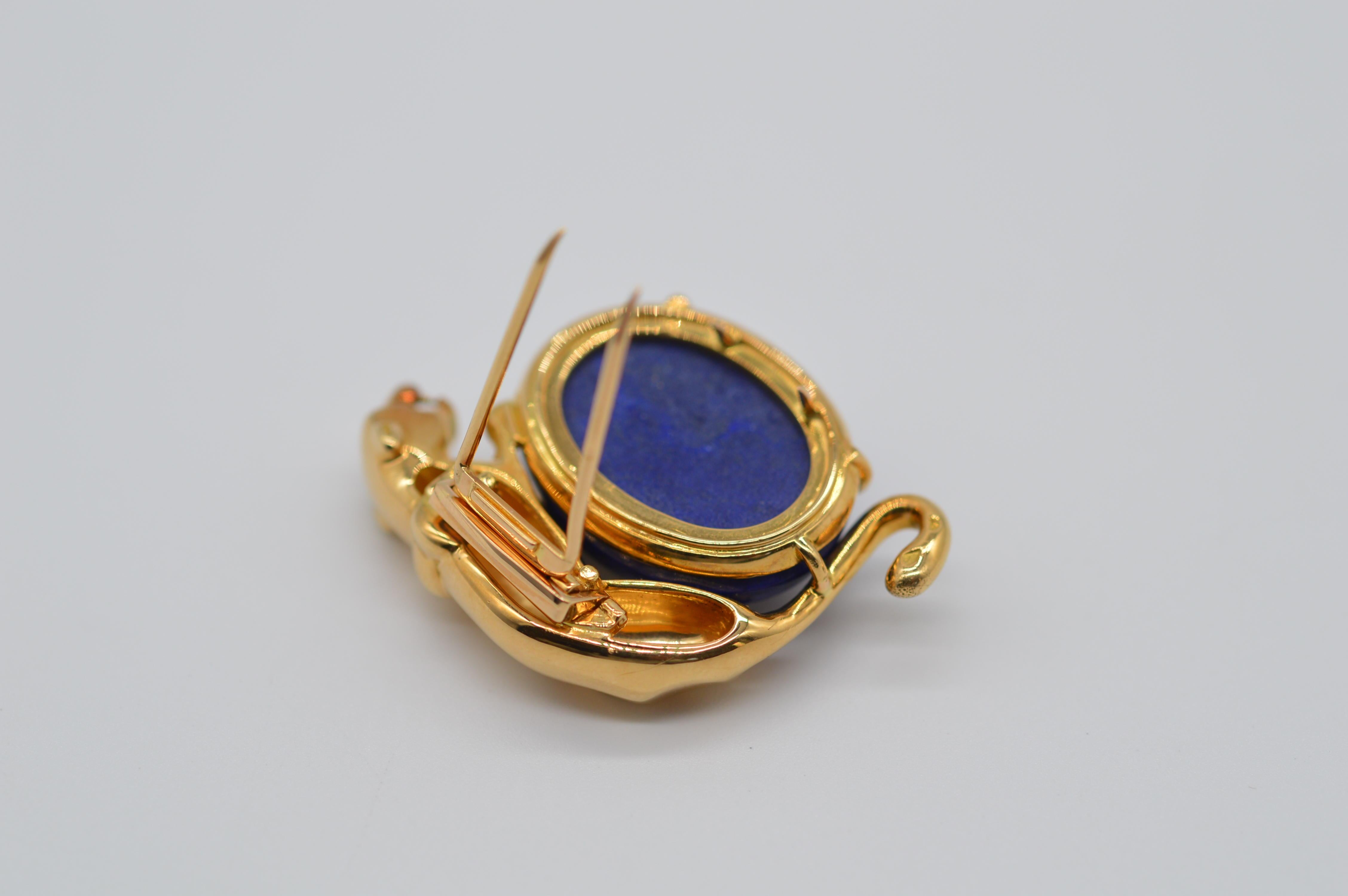 Cartier Panthère Lapis Lazuli 18K Yellow Gold Brooch with Emerald Eyes Unworn For Sale 1