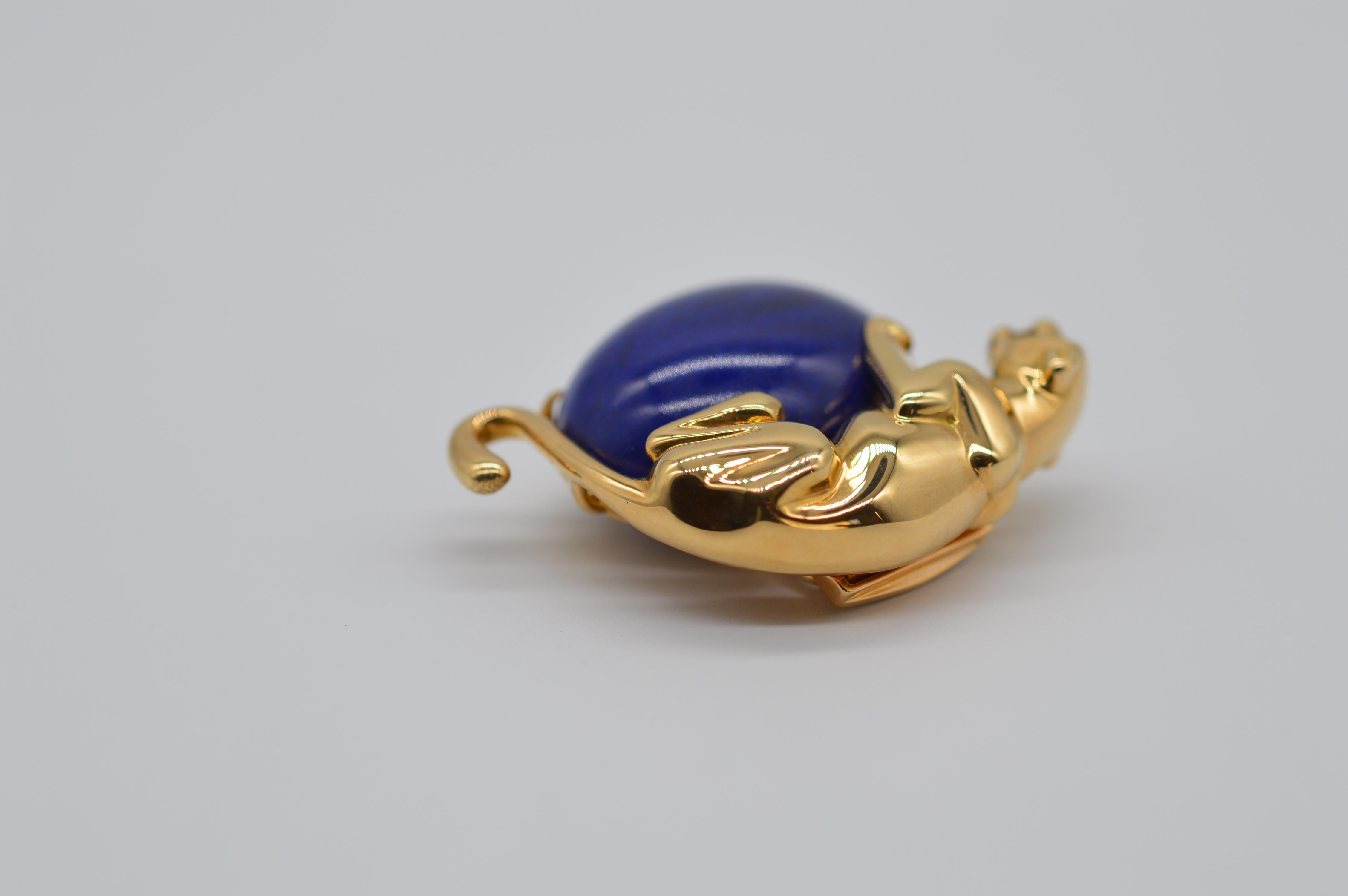 Cartier Panthère Lapis Lazuli 18K Yellow Gold Brooch with Emerald Eyes Unworn In New Condition For Sale In Geneva, CH