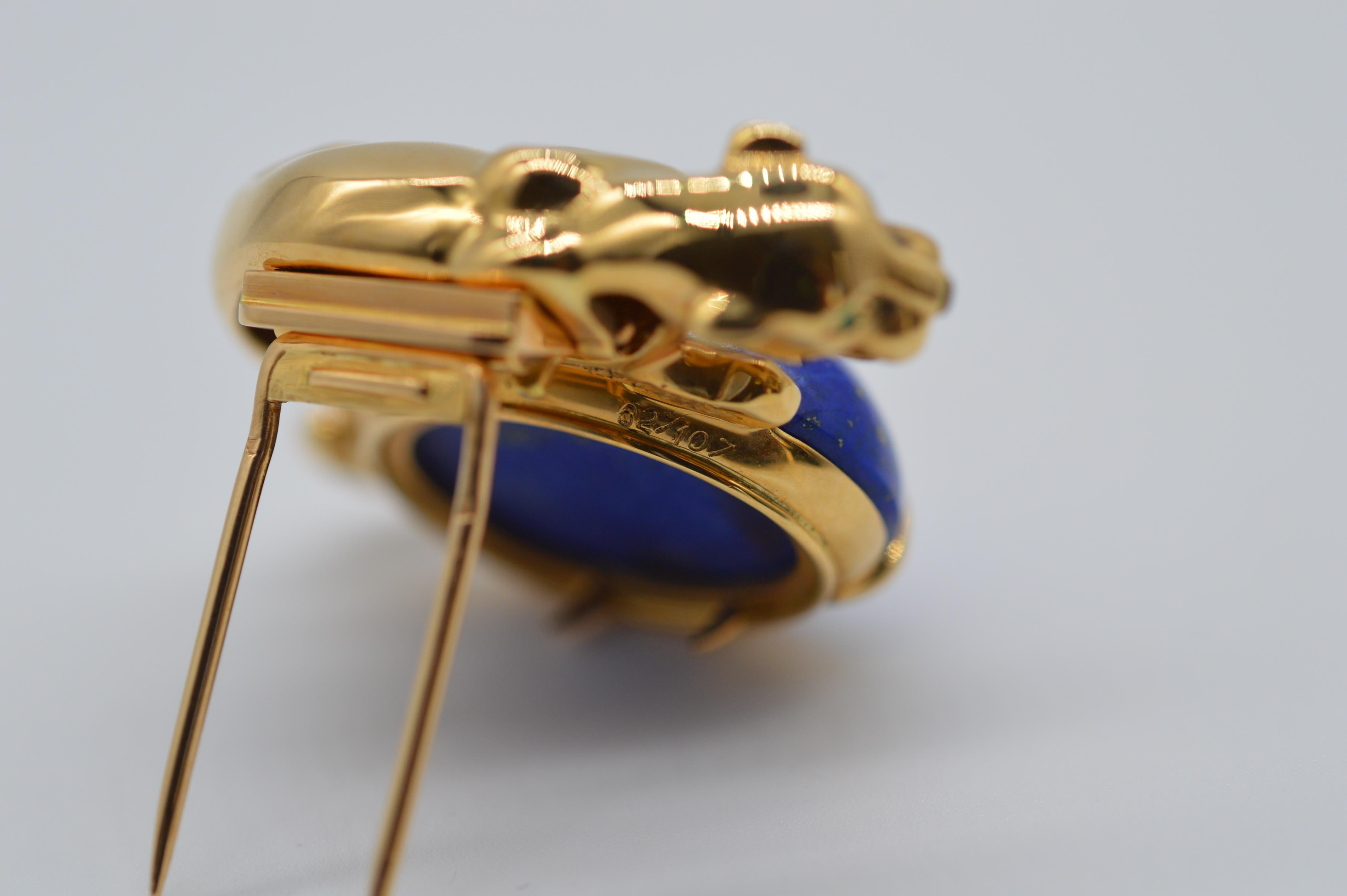 Women's or Men's Cartier Panthère Lapis Lazuli 18K Yellow Gold Brooch with Emerald Eyes Unworn For Sale