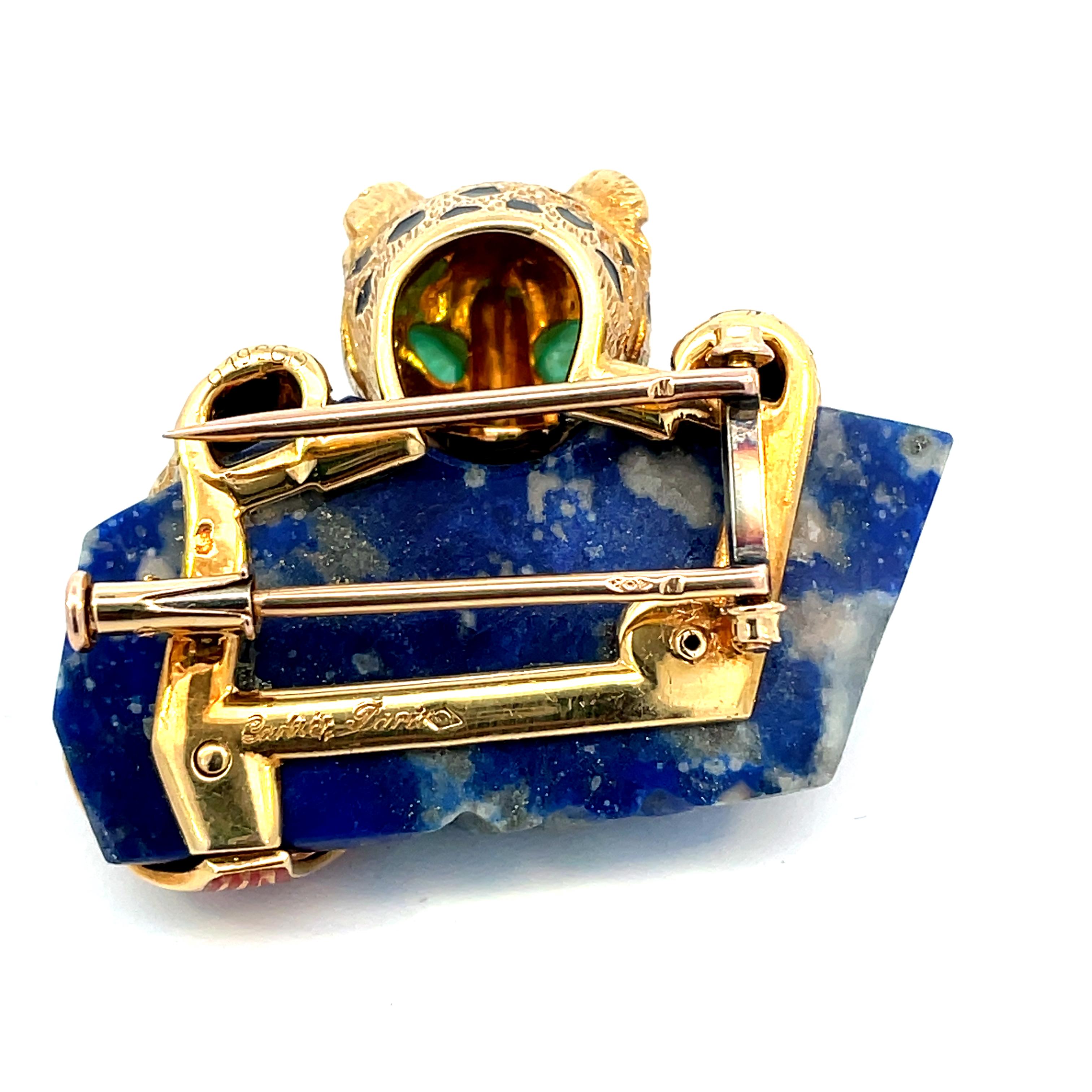 Broche à clip en lapis-lazuli, émeraude et émail de Cartier 'Panthère' Papiers d'origine Unisexe en vente
