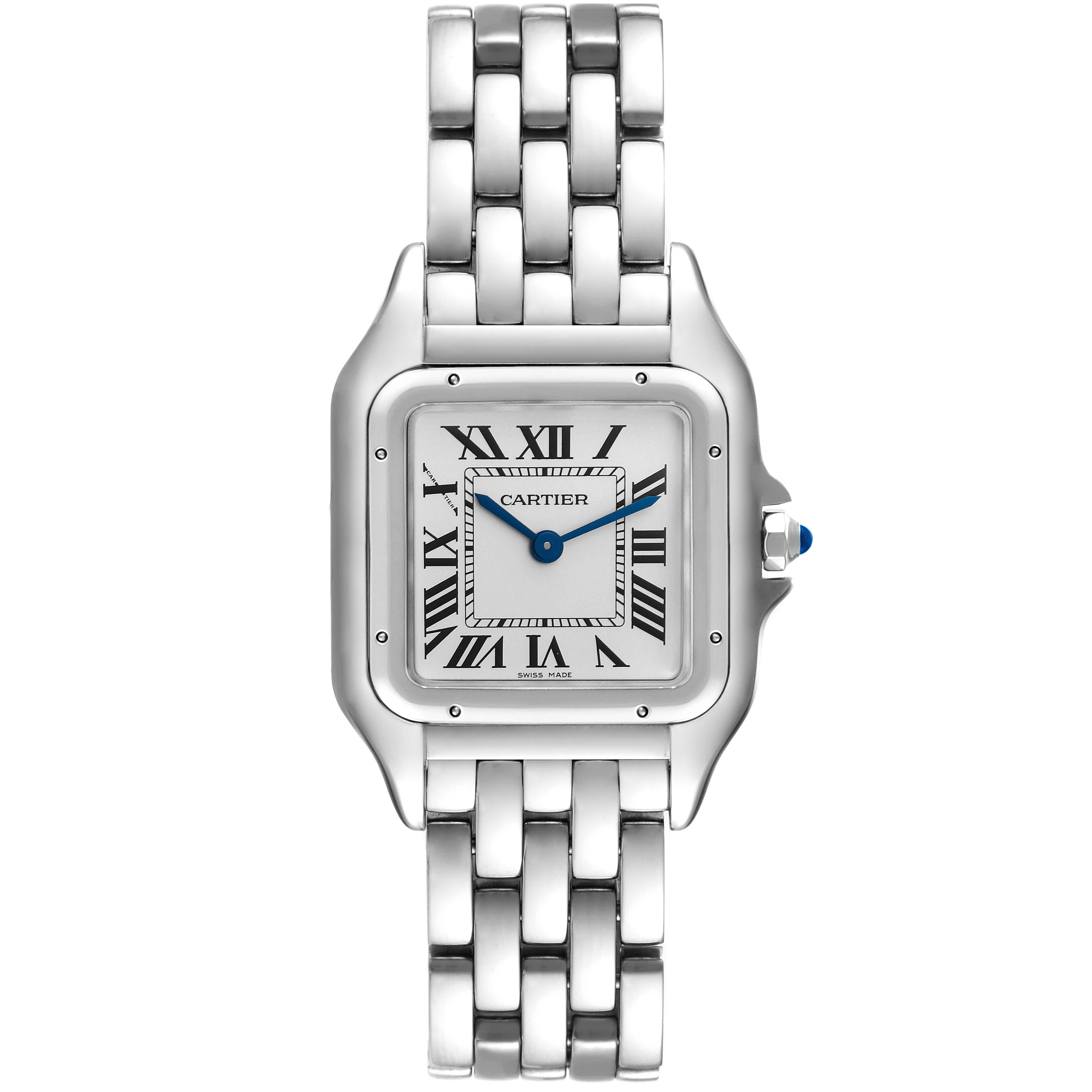 Cartier Panthere Midsize 27mm Stahl Damenuhr WSPN0007. Quarzwerk. Gehäuse aus rostfreiem Stahl 27 x 37 mm. Achteckige Krone, besetzt mit einem blauen Spinell-Cabochon. . Kratzfestes Saphirglas. Silbernes, genarbtes Zifferblatt mit schwarzen