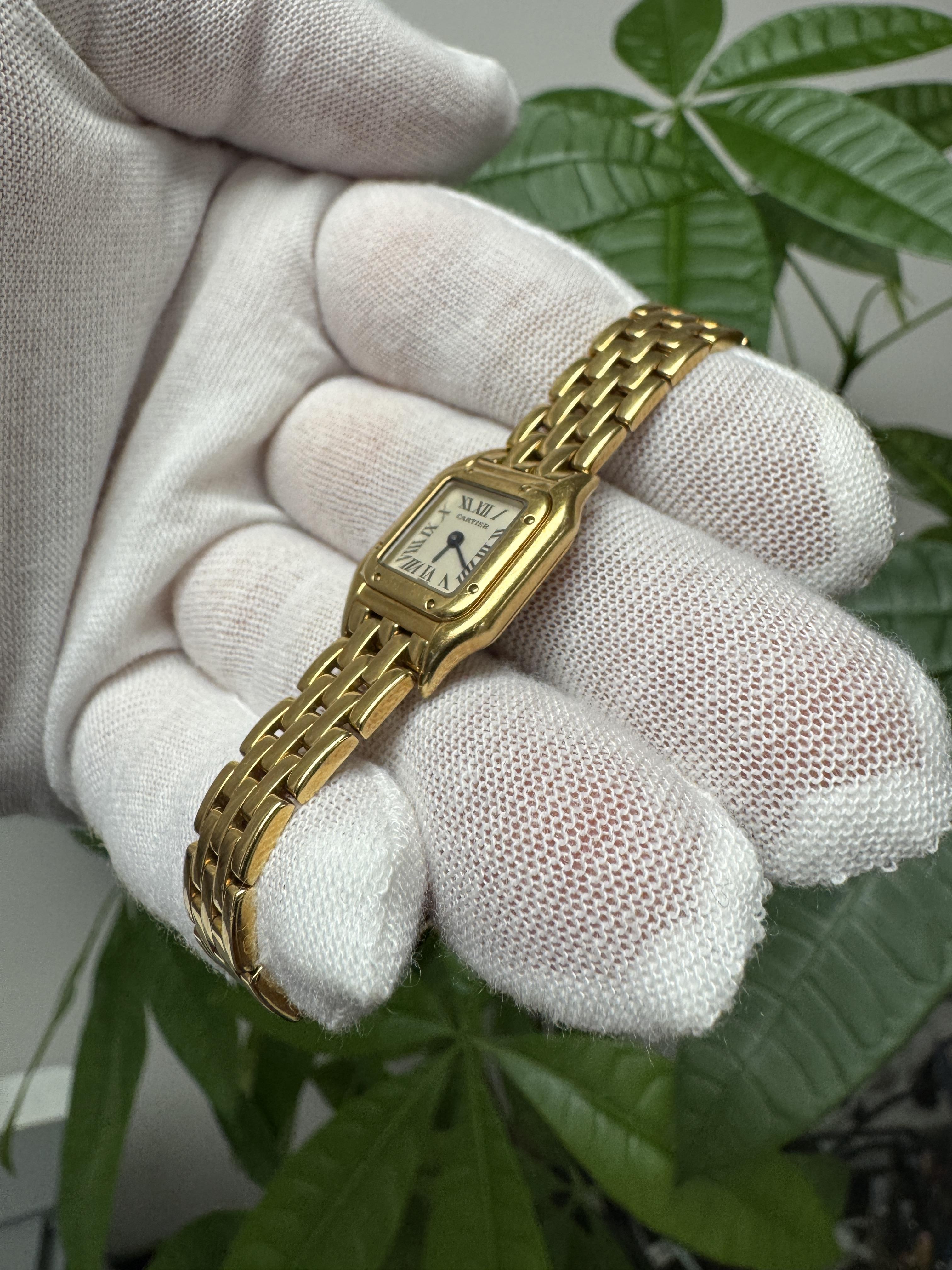 Montre Femme Cartier Panthere Mini W25034B9 en or jaune 18K Bon état - En vente à Great Neck Plaza, NY