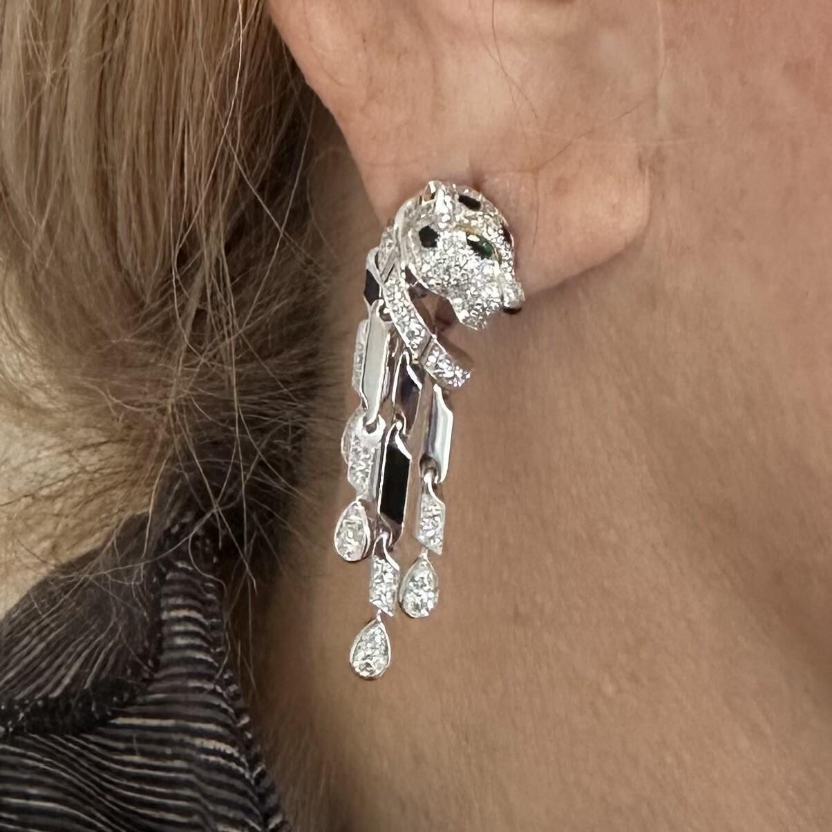 Boucles d'oreilles Cartier Panthère Pave Diamant Onyx Noir Or Blanc Emeraude Excellent état - En vente à Holland, PA