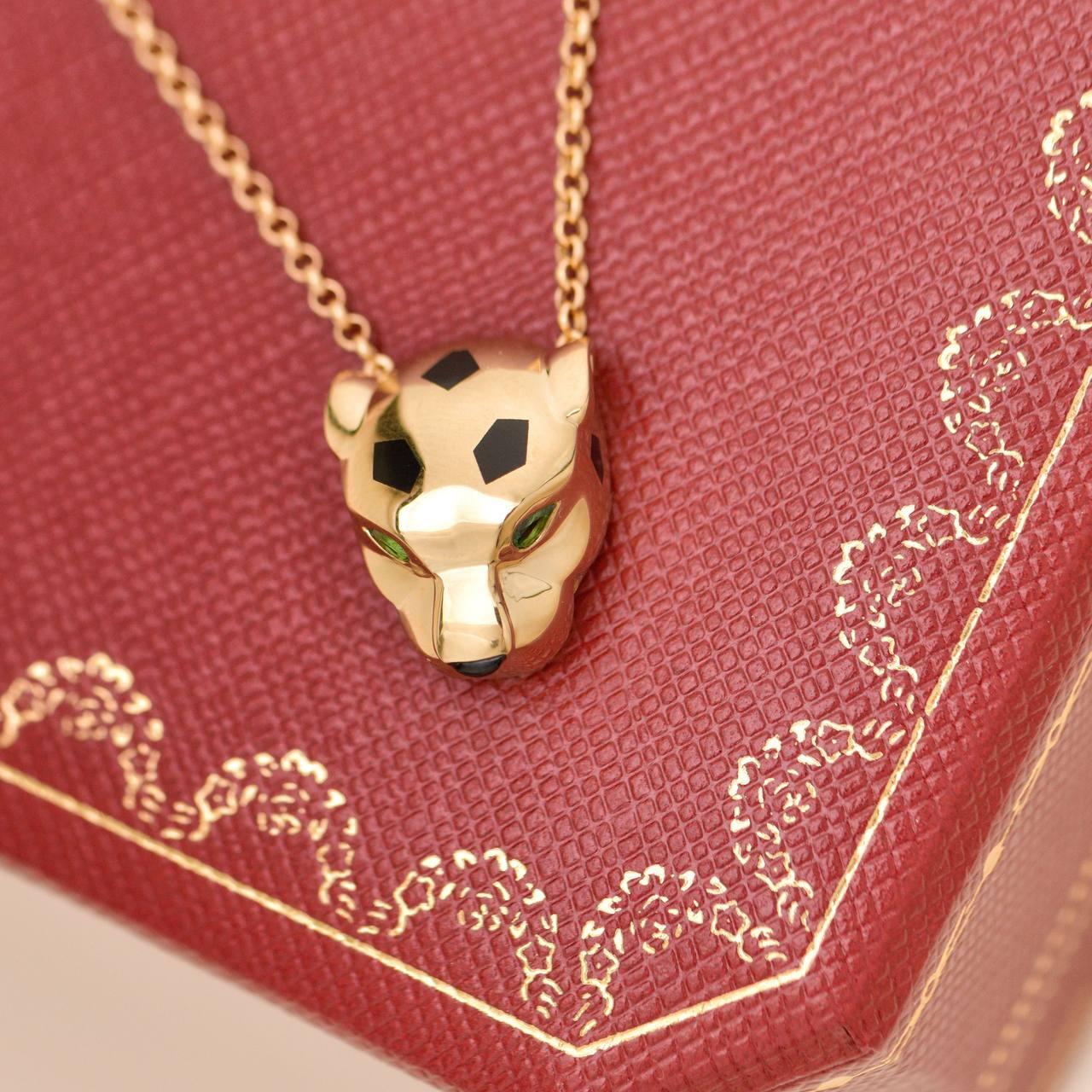 Cartier Panthère Pendant Necklace Tsavorite Onyx 18K Yellow Gold For Sale 6