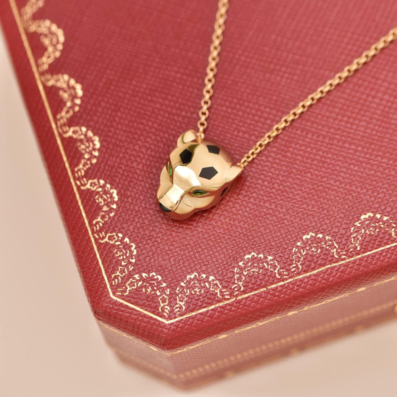 Cartier Panthère Pendant Necklace Tsavorite Onyx 18K Yellow Gold In Excellent Condition For Sale In Banbury, GB