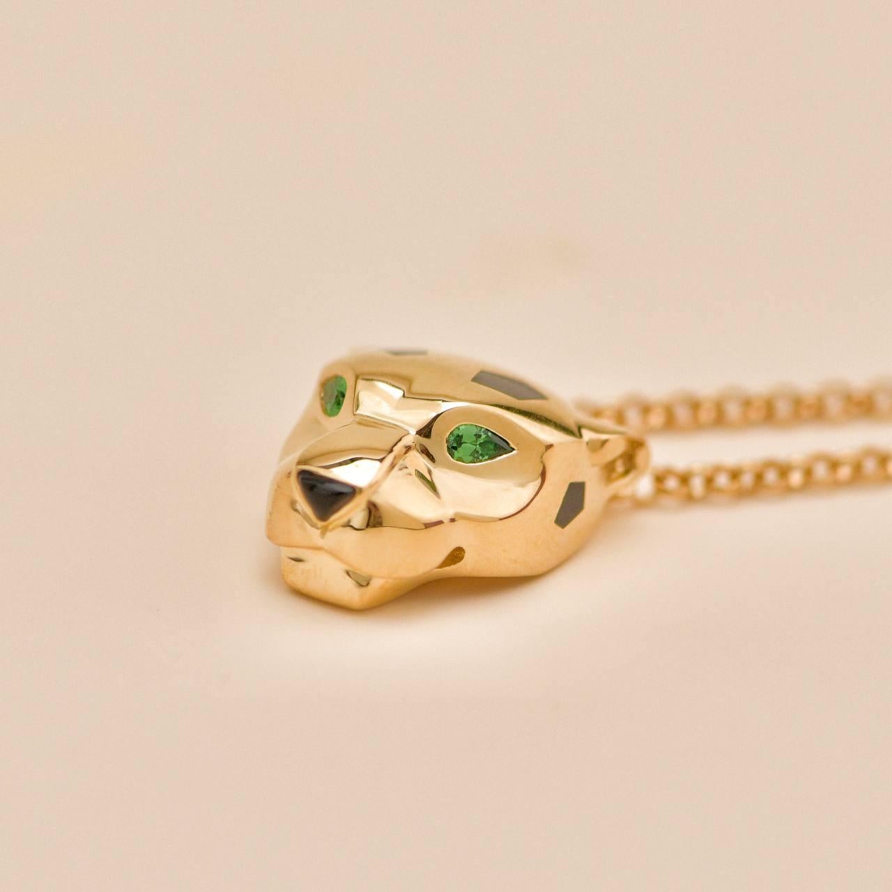 Cartier Panthère Pendant Necklace Tsavorite Onyx 18K Yellow Gold For Sale 3