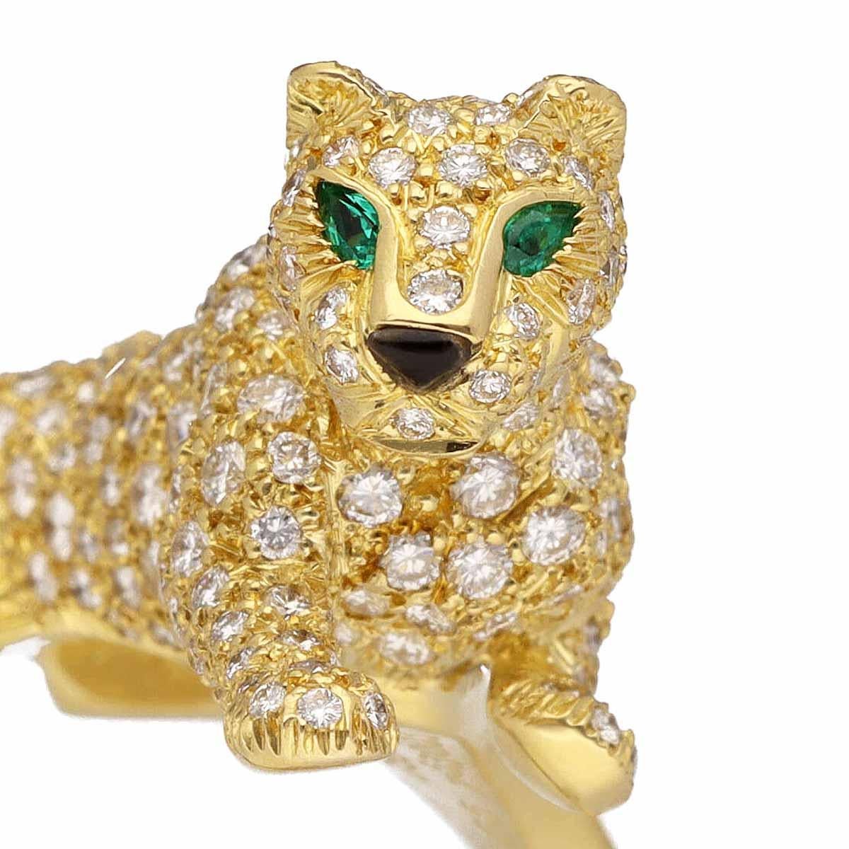 Taille ronde Cartier, bague panthère Sookie en or jaune 18 carats avec diamants et émeraudes en vente