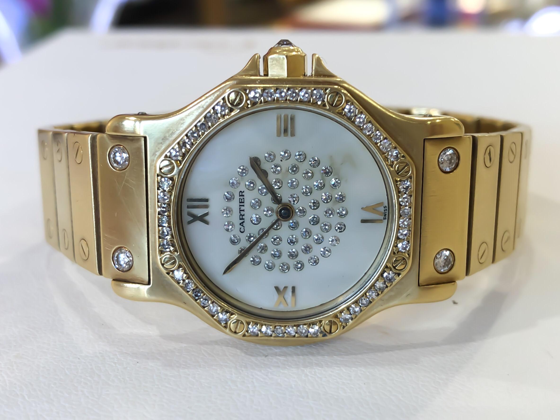 Cartier Santos Octagon Automatic Diamond and Mother of Pearl on Bracelet 1.50ctw

•MOVEMENT: AUTOMATIC SELF WINDING
•CASE MATERIAL: SOLID 18 KARAT YELLOW GOLD
•CONDITION: EXCELLENT PRE-OWNED *Fine scratches on bracelet, can be polish upon request.