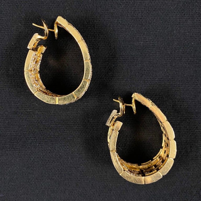 Cartier Panthere Walking Panther Diamond Hoop Earrings Yellow Gold Vintage 1980s In Good Condition For Sale In Lisbon, PT