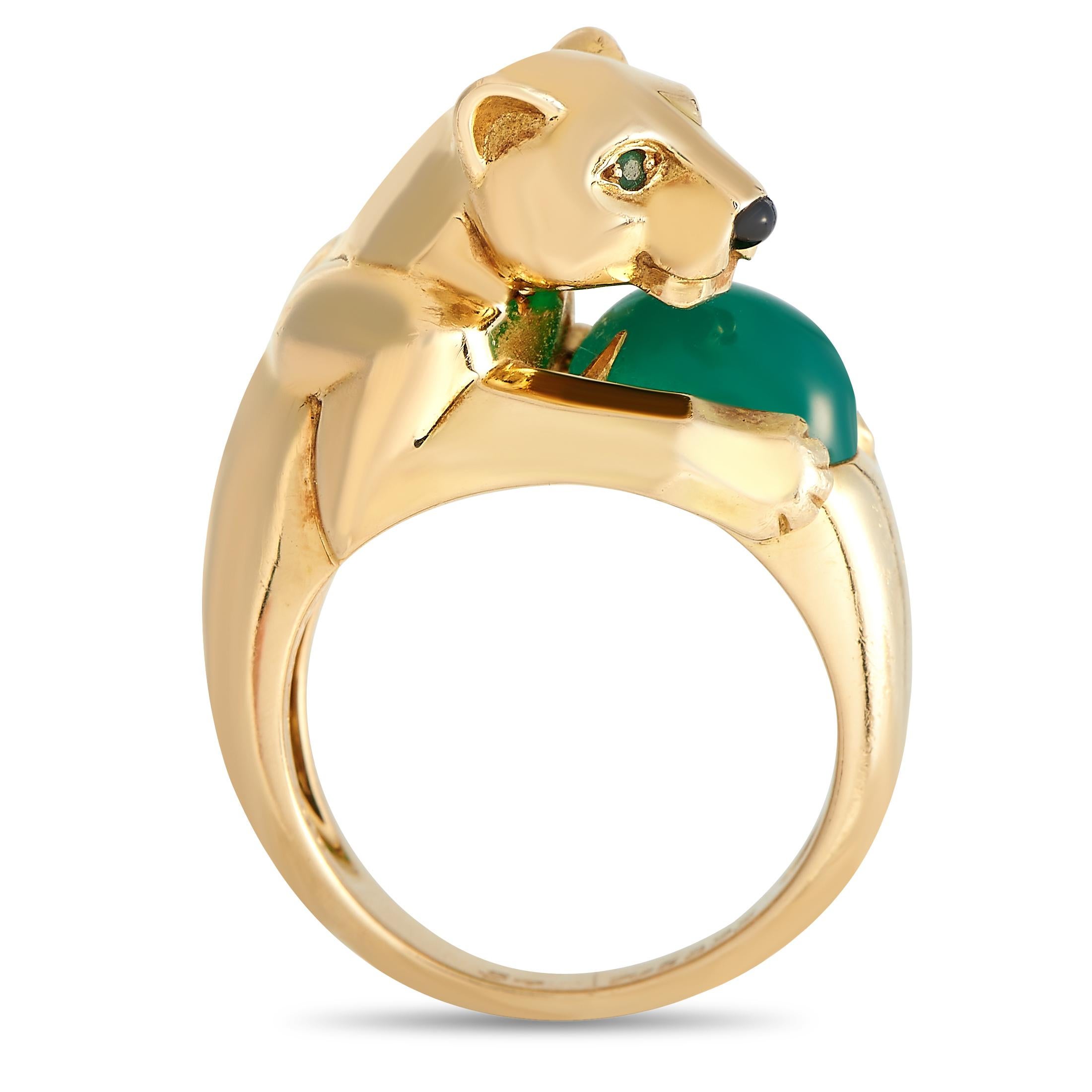 Crafted in 18K yellow gold, here is a Cartier ring with an ingenious design. The band boasts a sculpted panther with chalcedony eyes and an onyx nose. It clutches an oval chalcedony cabochon mounted securely on the band. This ring that symbolizes