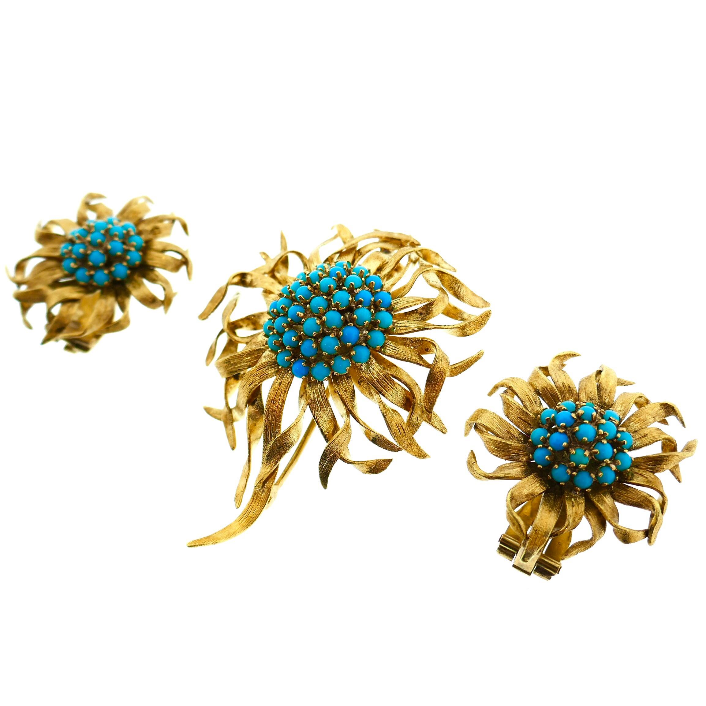 Cartier Paris 18 Karat Yellow Gold Turquoise Flower Brooch and Earrings Set

This is a stunning Cartier Paris Flower Brooch and Earrings set. Cartier turquoise pieces from the 1940 are very rare making this opportunity to have a set of Cartier