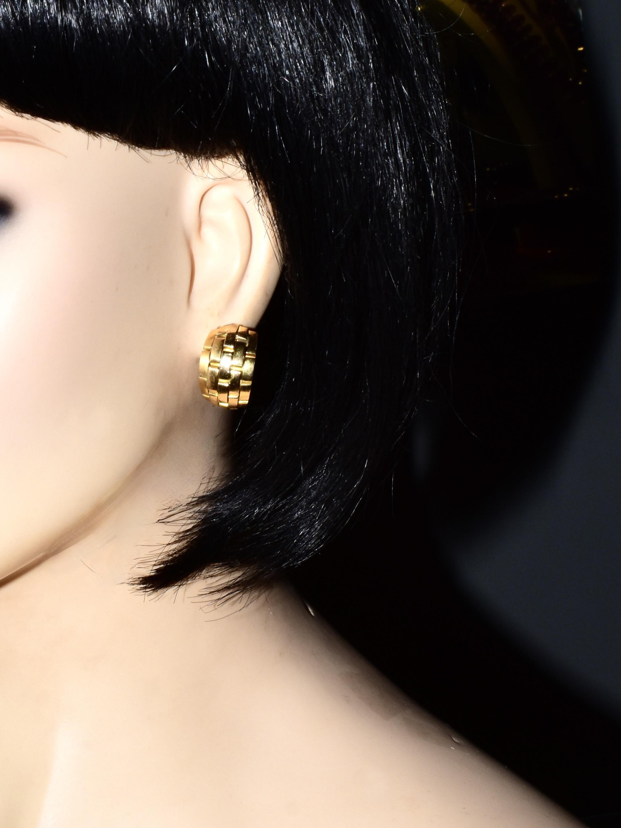 Cartier Paris 18K Gold Large Size Maillon Panthere Vintage Earrings In Excellent Condition For Sale In Aspen, CO
