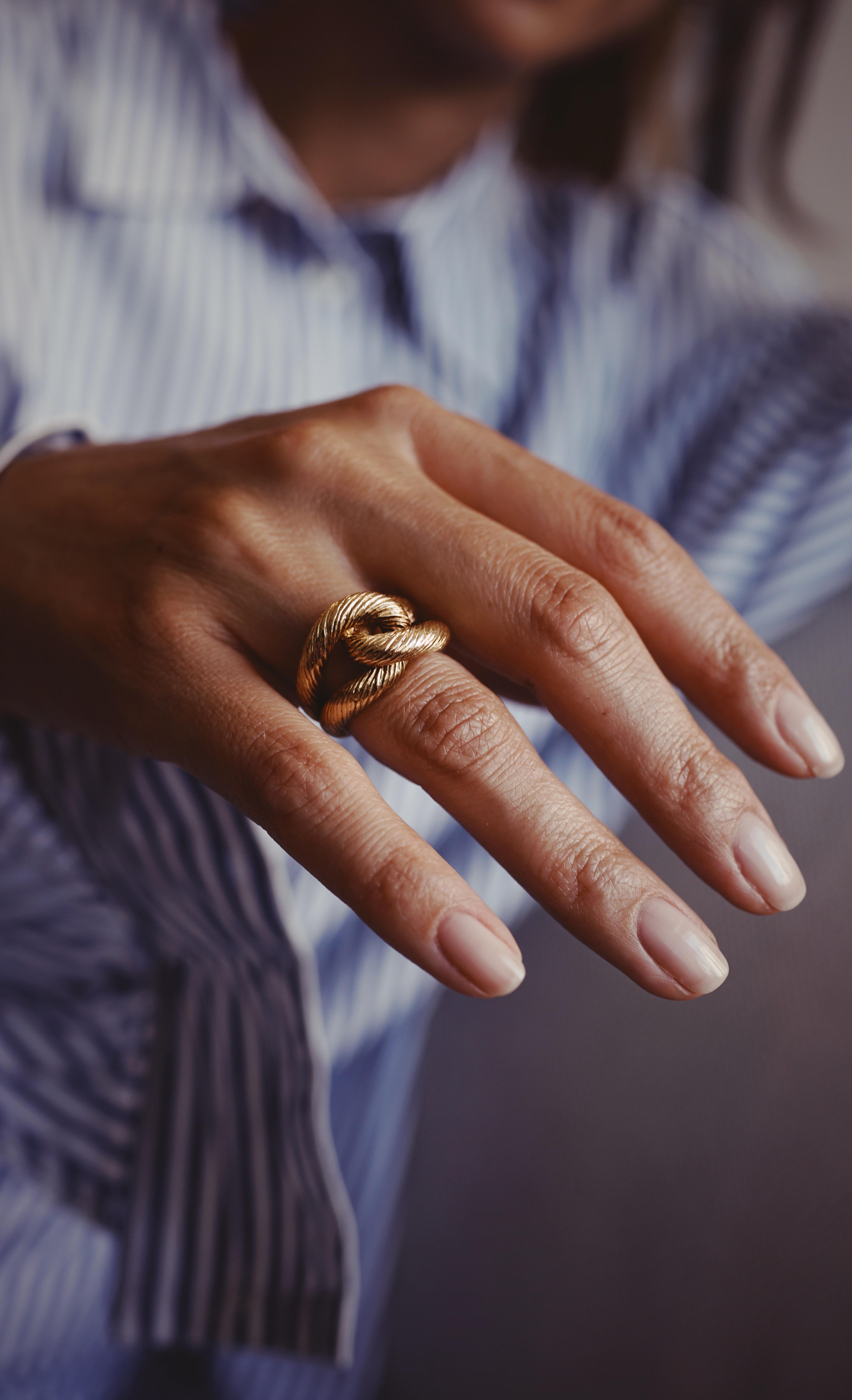 Cartier Paris, 18K Gold Wire Knot Ring, C.1960 1