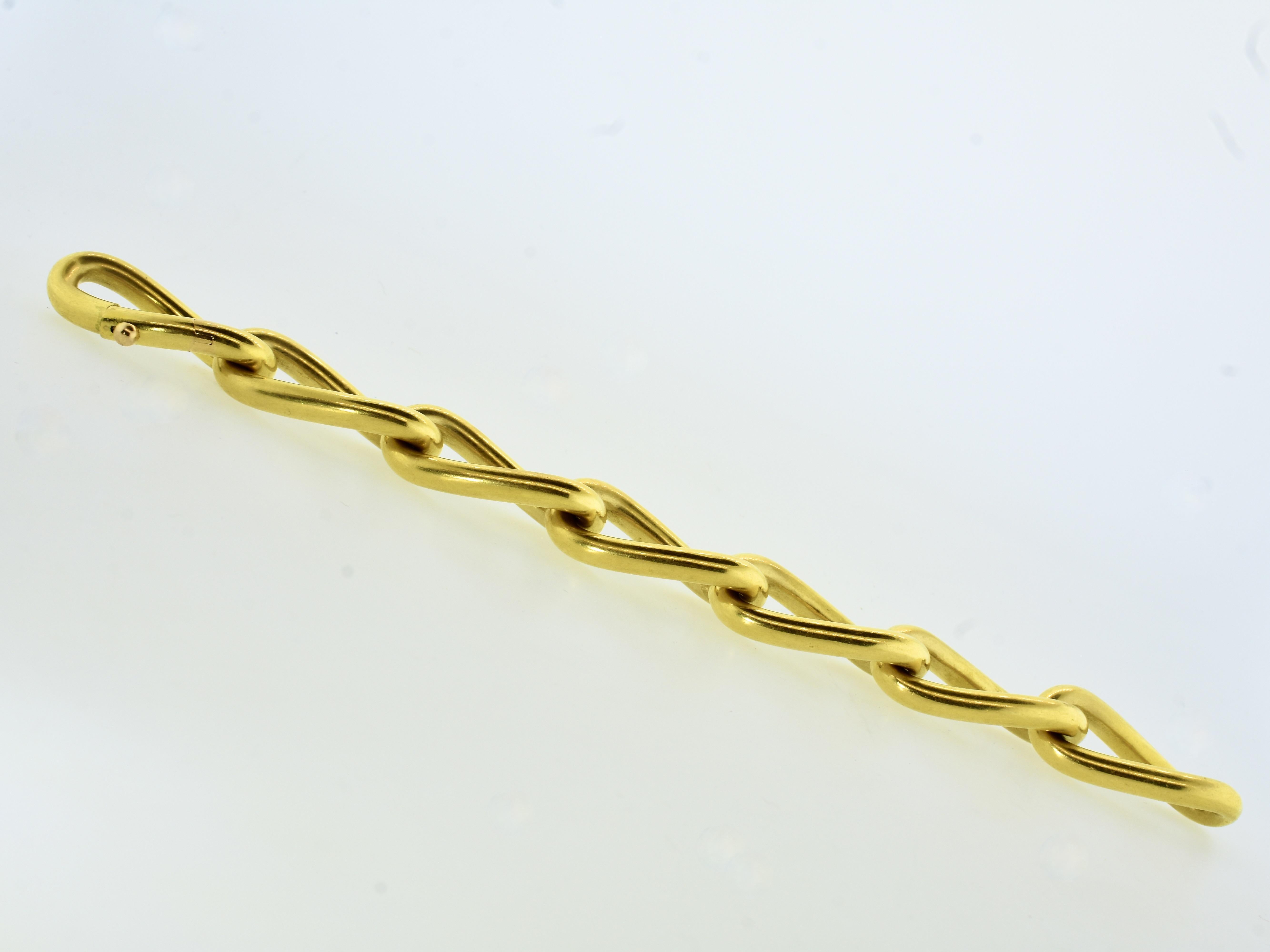 Cartier Paris 18K Large and Dramatic Elongated Link Bracelet, circa 1950. For Sale 8