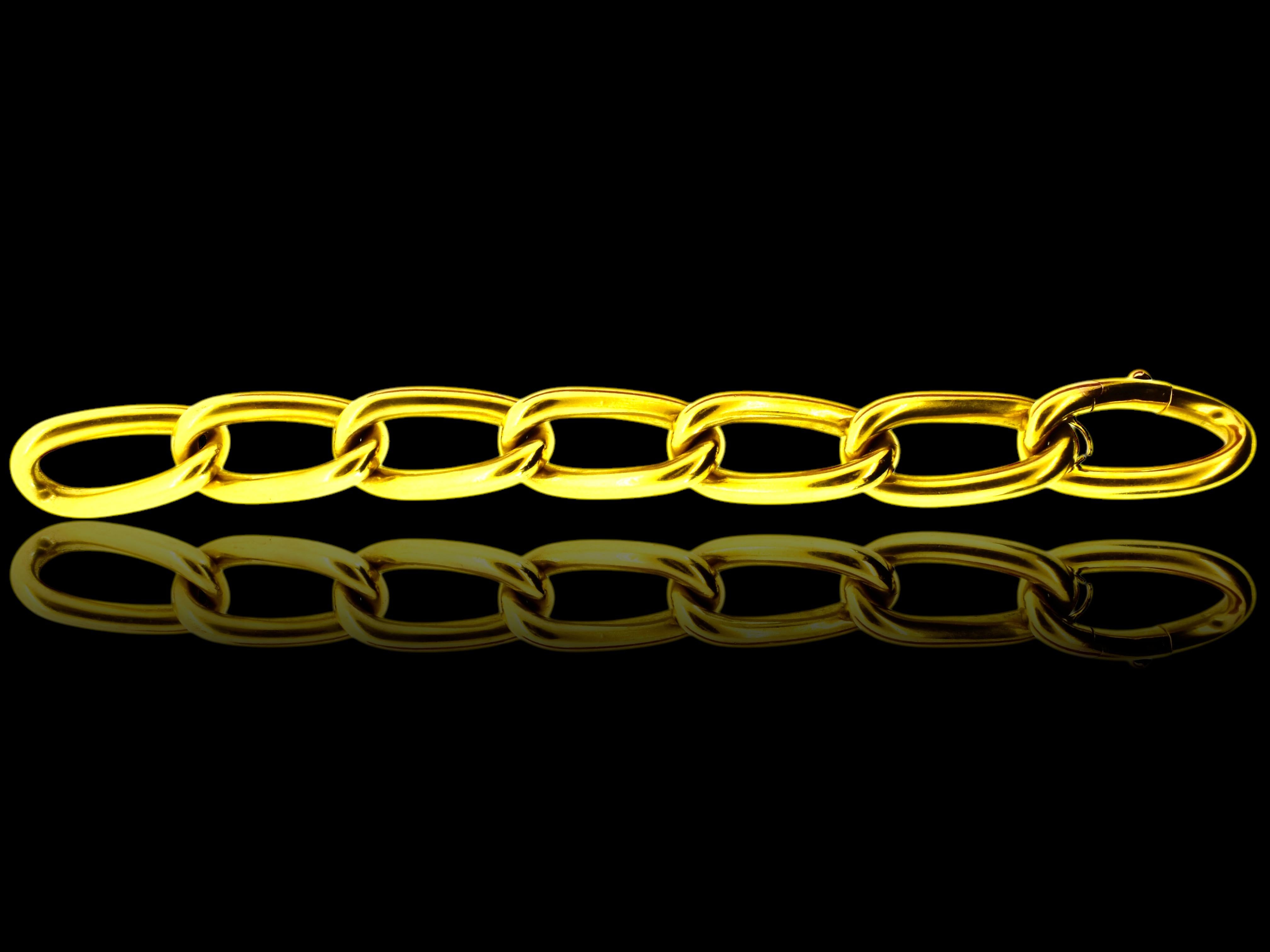 Cartier Paris 18K Large and Dramatic Elongated Link Bracelet, circa 1950. In Excellent Condition For Sale In Aspen, CO